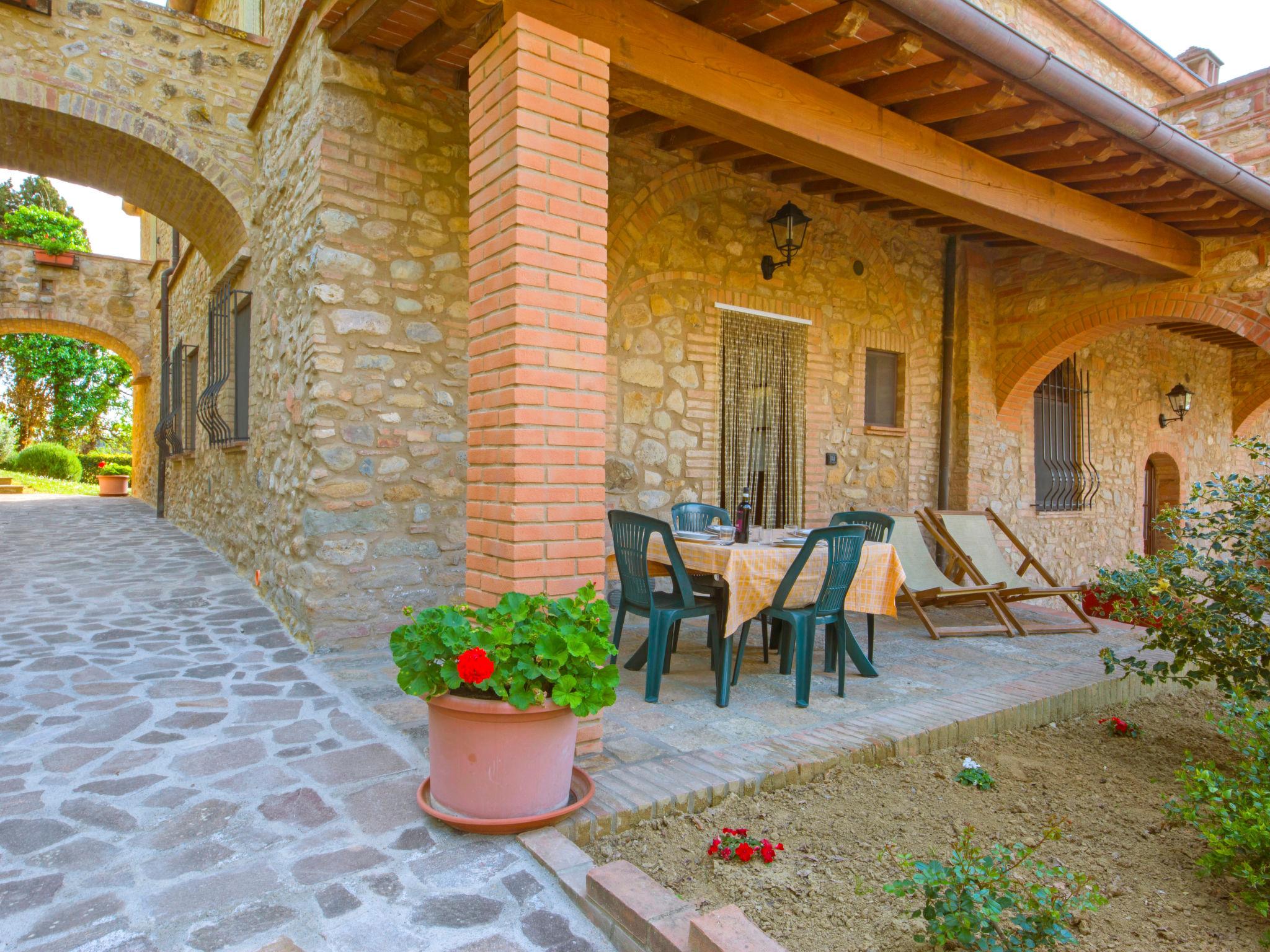 Foto 15 - Appartamento con 2 camere da letto a Volterra con piscina e giardino