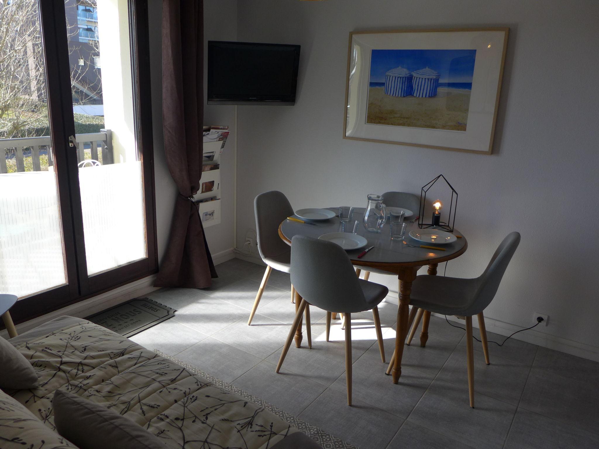 Foto 7 - Apartamento de 1 quarto em Cabourg com vistas do mar