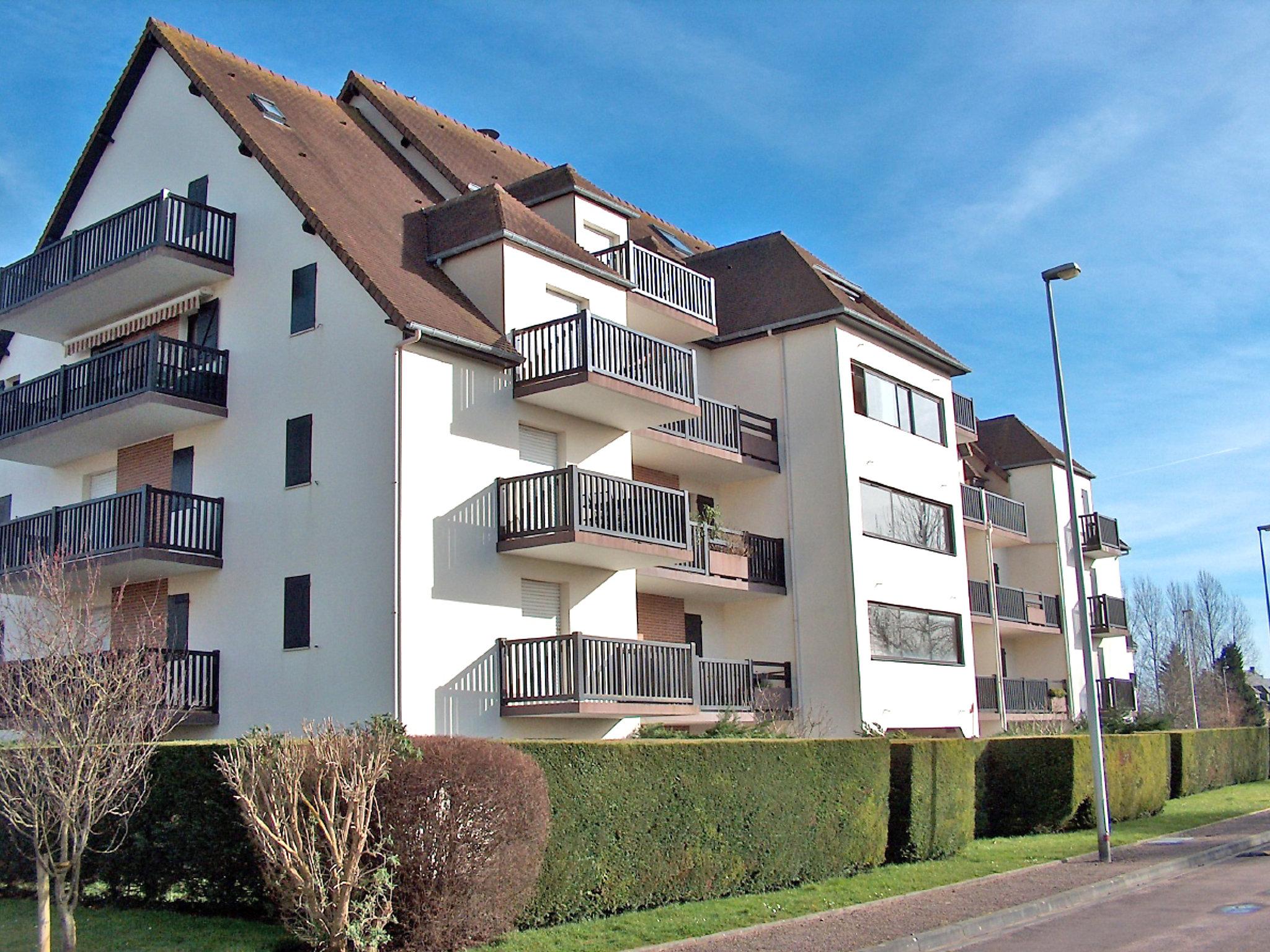 Foto 17 - Apartment mit 1 Schlafzimmer in Cabourg mit blick aufs meer