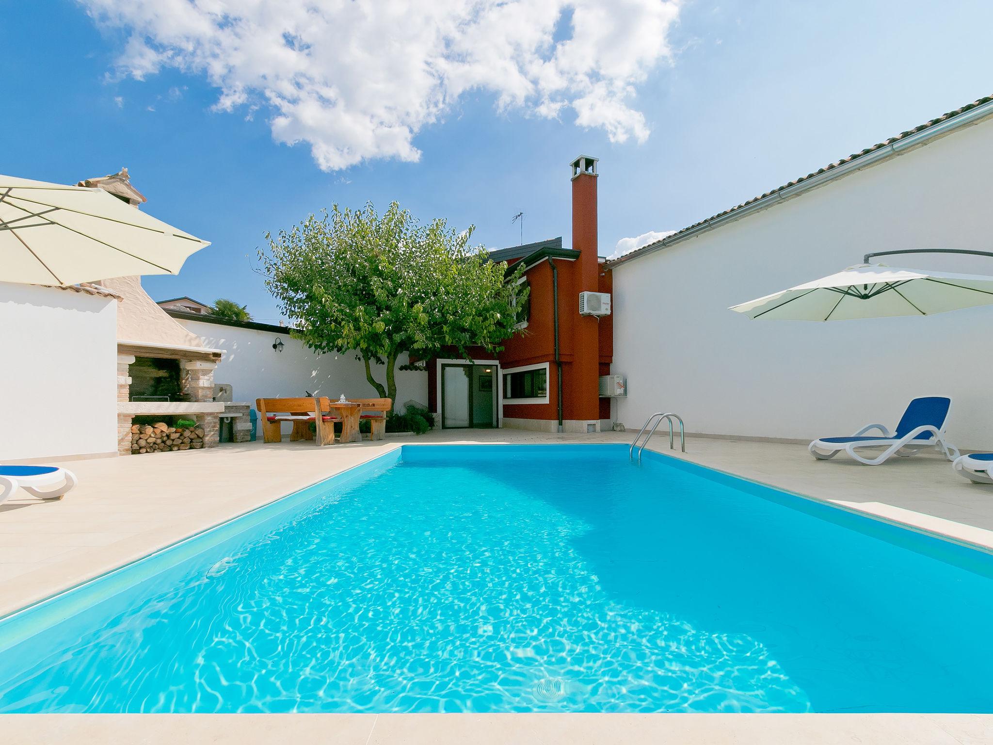 Photo 35 - Maison de 4 chambres à Brtonigla avec piscine privée et vues à la mer