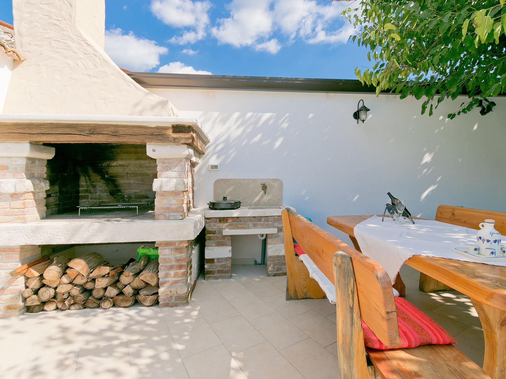 Photo 5 - Maison de 4 chambres à Brtonigla avec piscine privée et vues à la mer