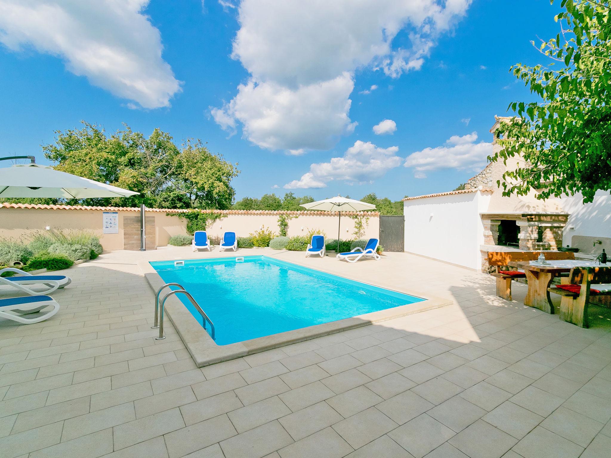 Foto 22 - Casa de 4 quartos em Brtonigla com piscina privada e vistas do mar