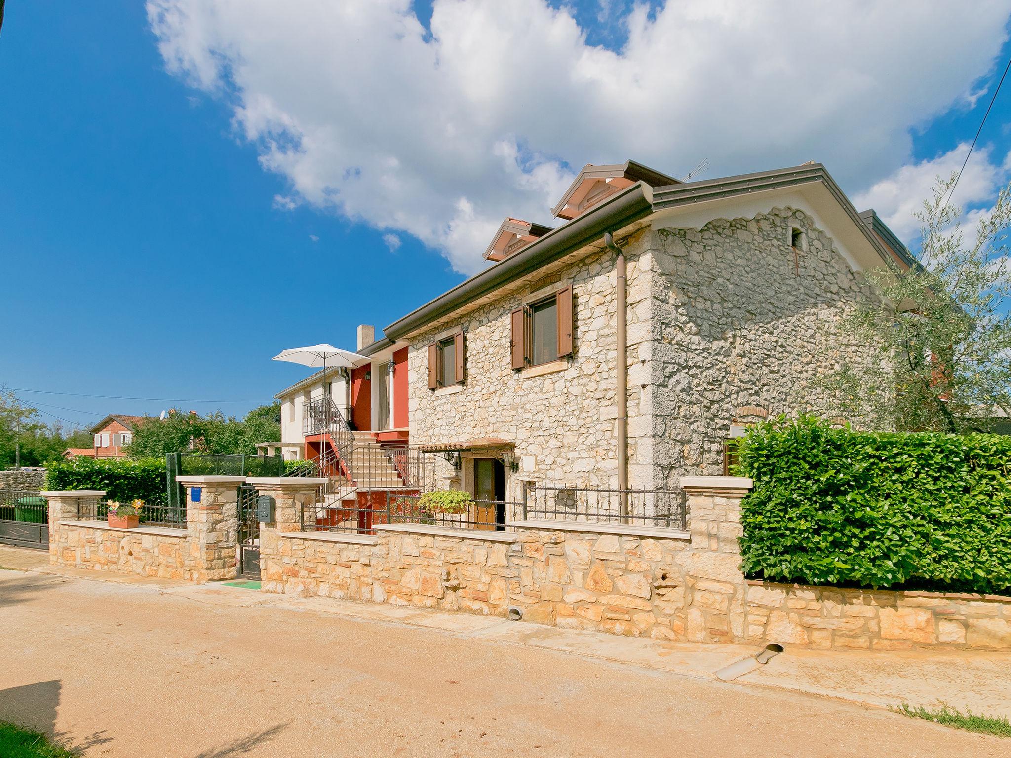 Foto 36 - Casa de 4 quartos em Brtonigla com piscina privada e jardim