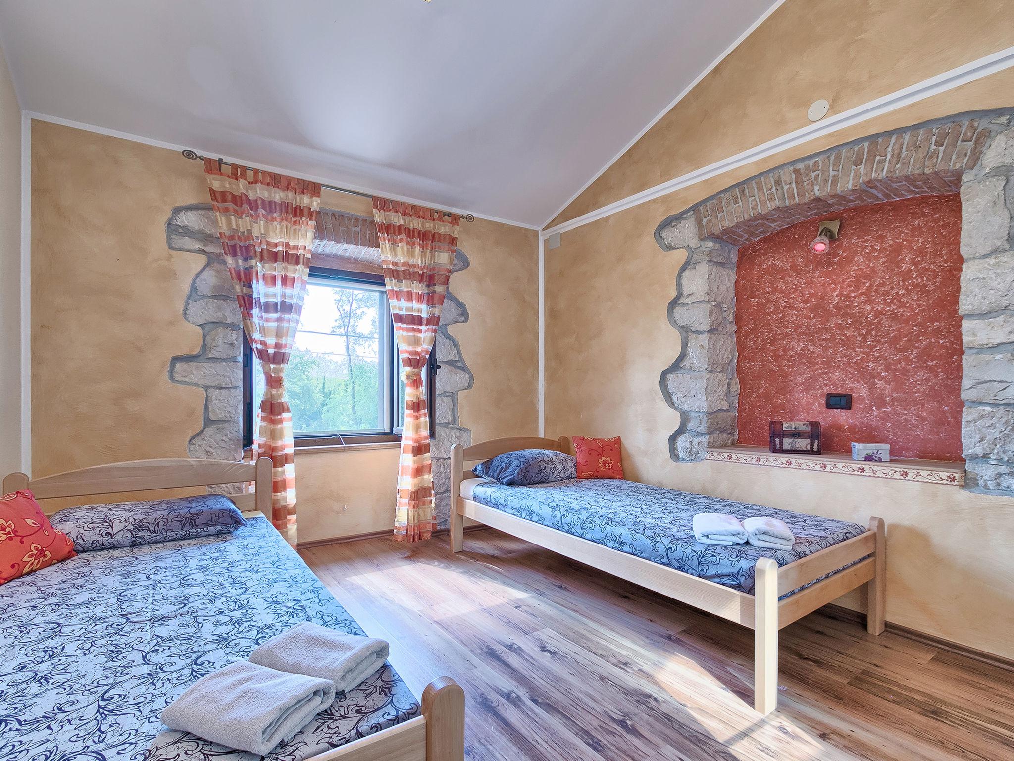 Foto 15 - Casa con 4 camere da letto a Brtonigla con piscina privata e vista mare