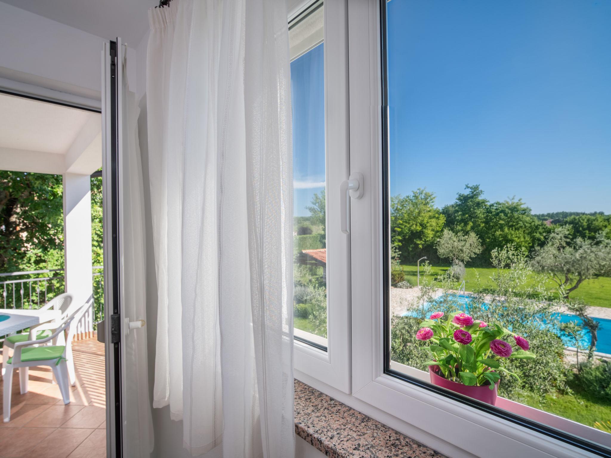 Photo 11 - Appartement de 2 chambres à Tar-Vabriga avec piscine et jardin