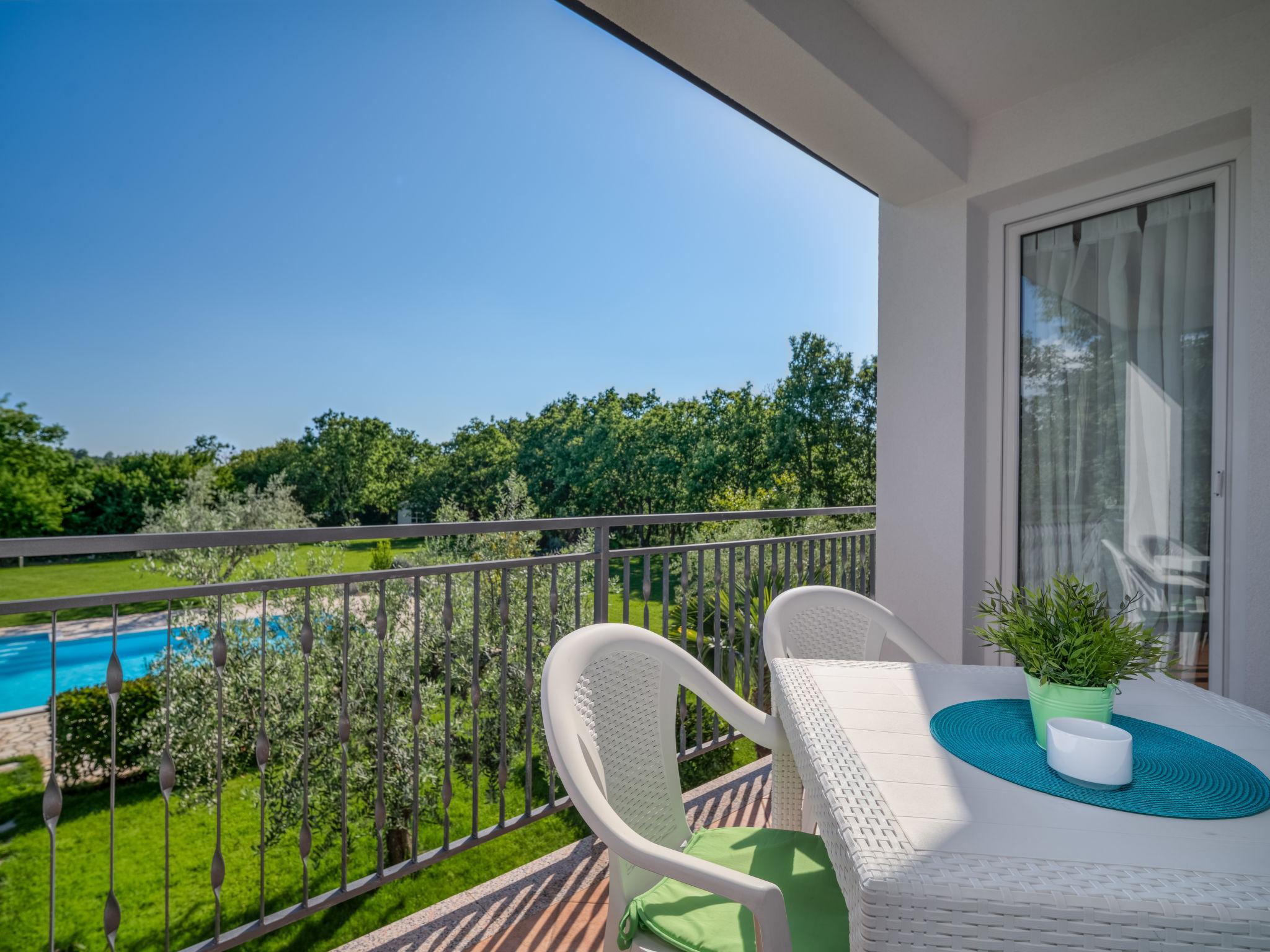 Photo 12 - Appartement de 2 chambres à Tar-Vabriga avec piscine et jardin