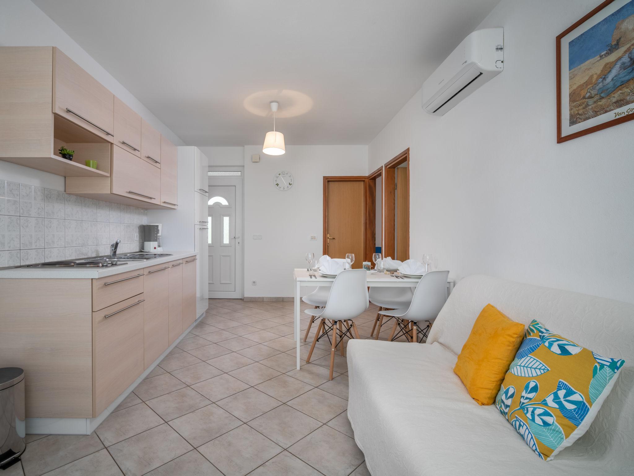 Foto 4 - Apartamento de 2 quartos em Tar-Vabriga com piscina e vistas do mar