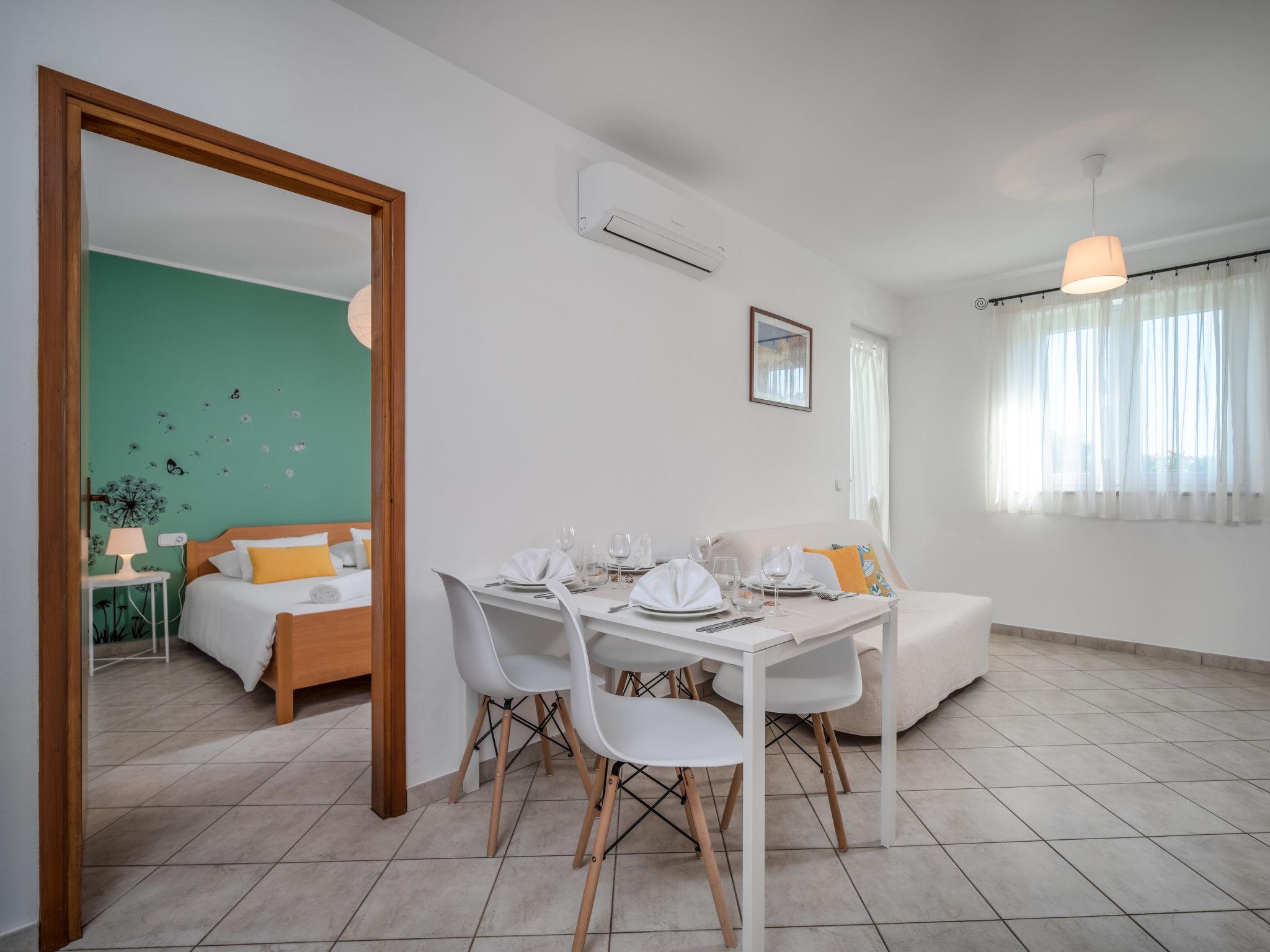 Foto 19 - Apartamento de 2 quartos em Tar-Vabriga com piscina e vistas do mar