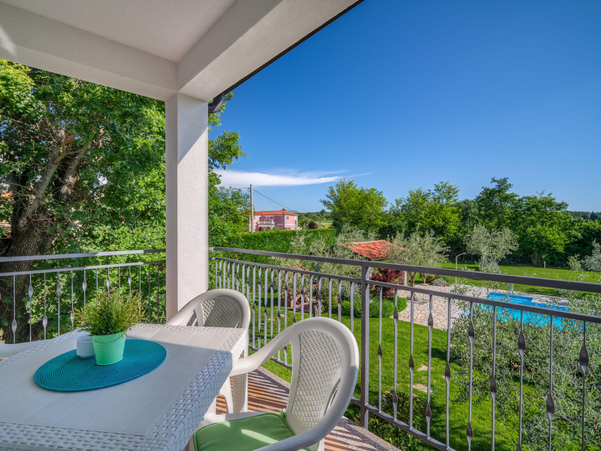 Photo 3 - Appartement de 2 chambres à Tar-Vabriga avec piscine et jardin