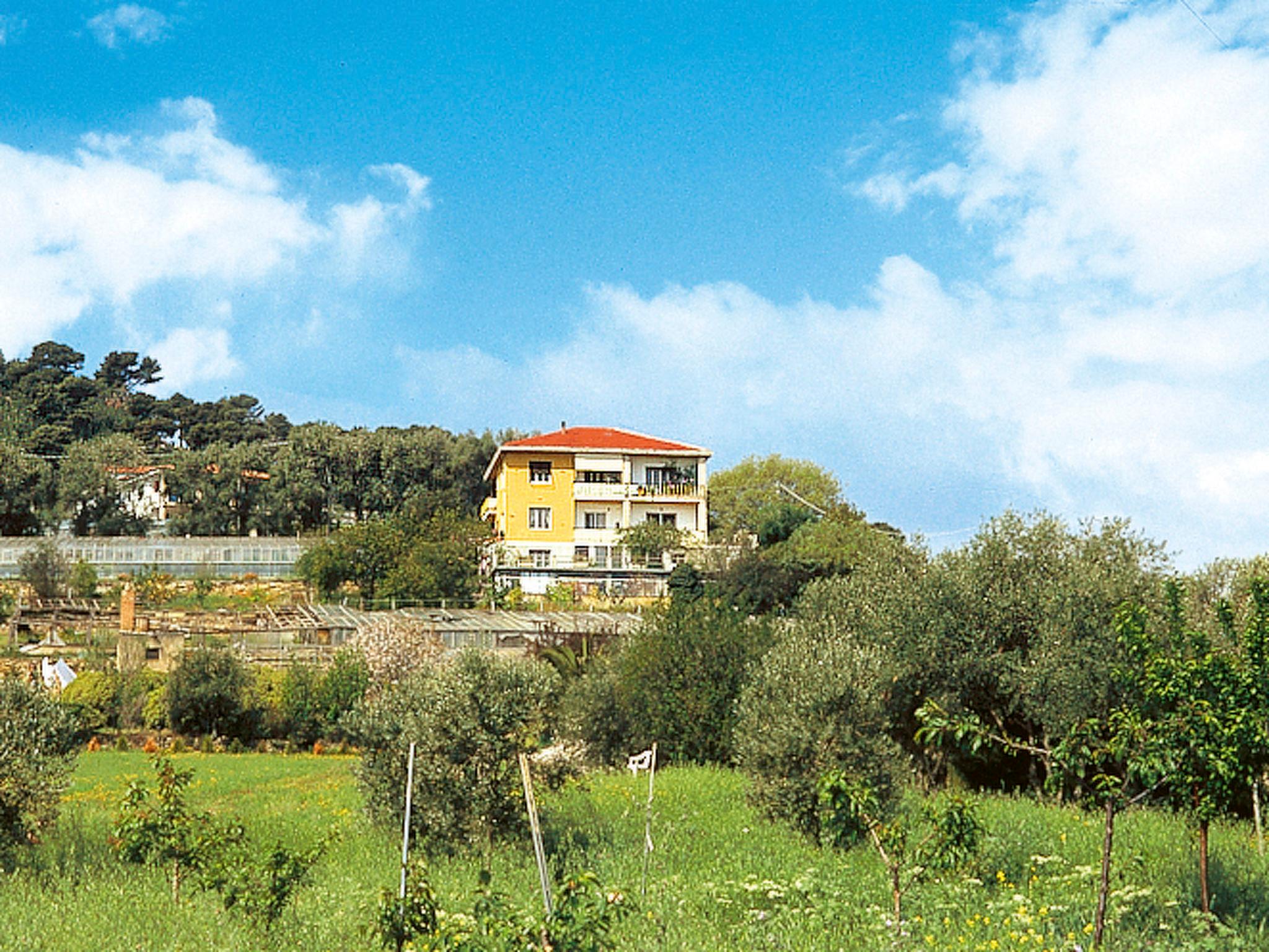 Foto 2 - Apartamento de 2 quartos em Costarainera com jardim e terraço