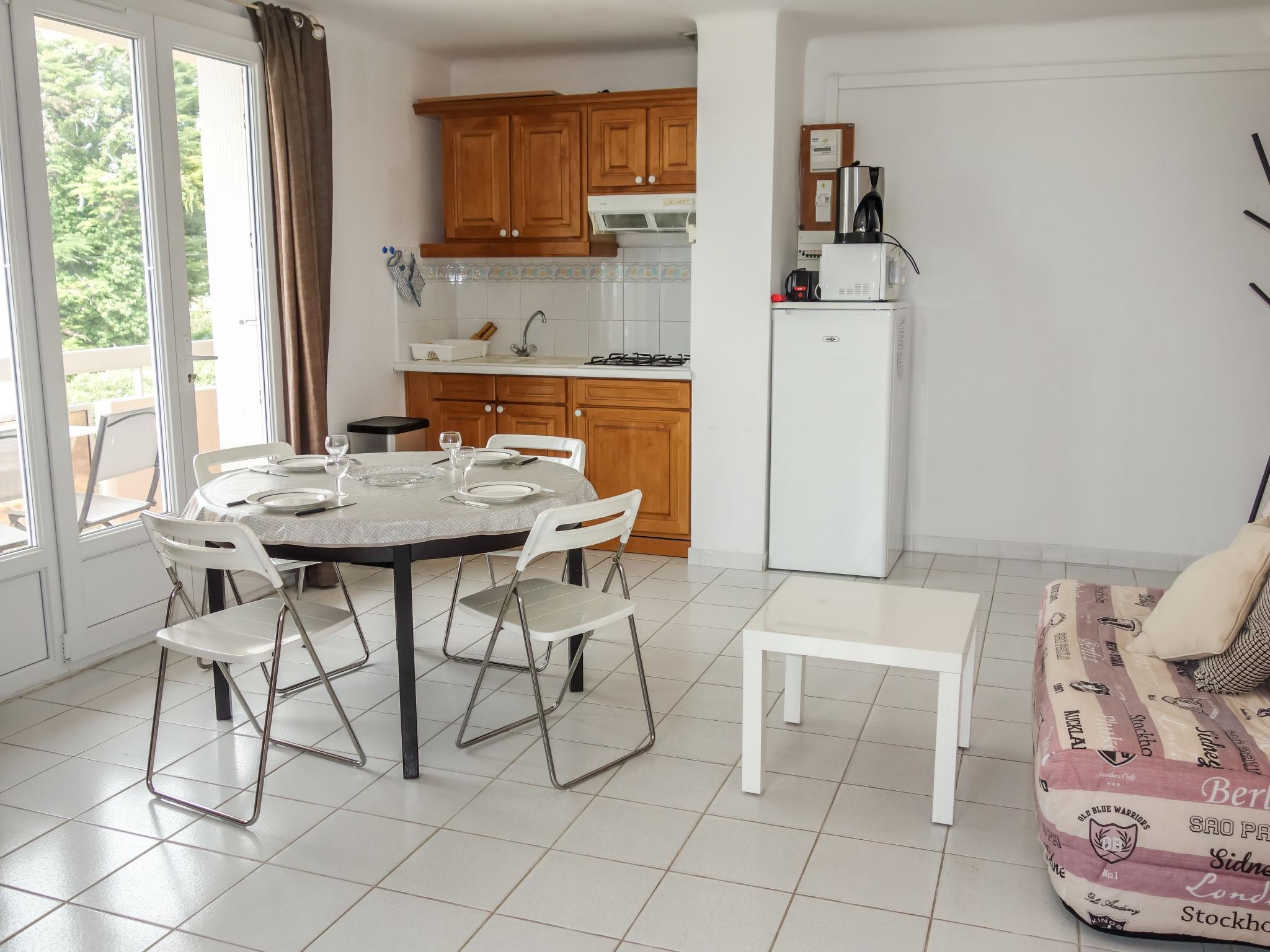 Foto 5 - Apartment mit 1 Schlafzimmer in Saint-Cyr-sur-Mer mit terrasse und blick aufs meer