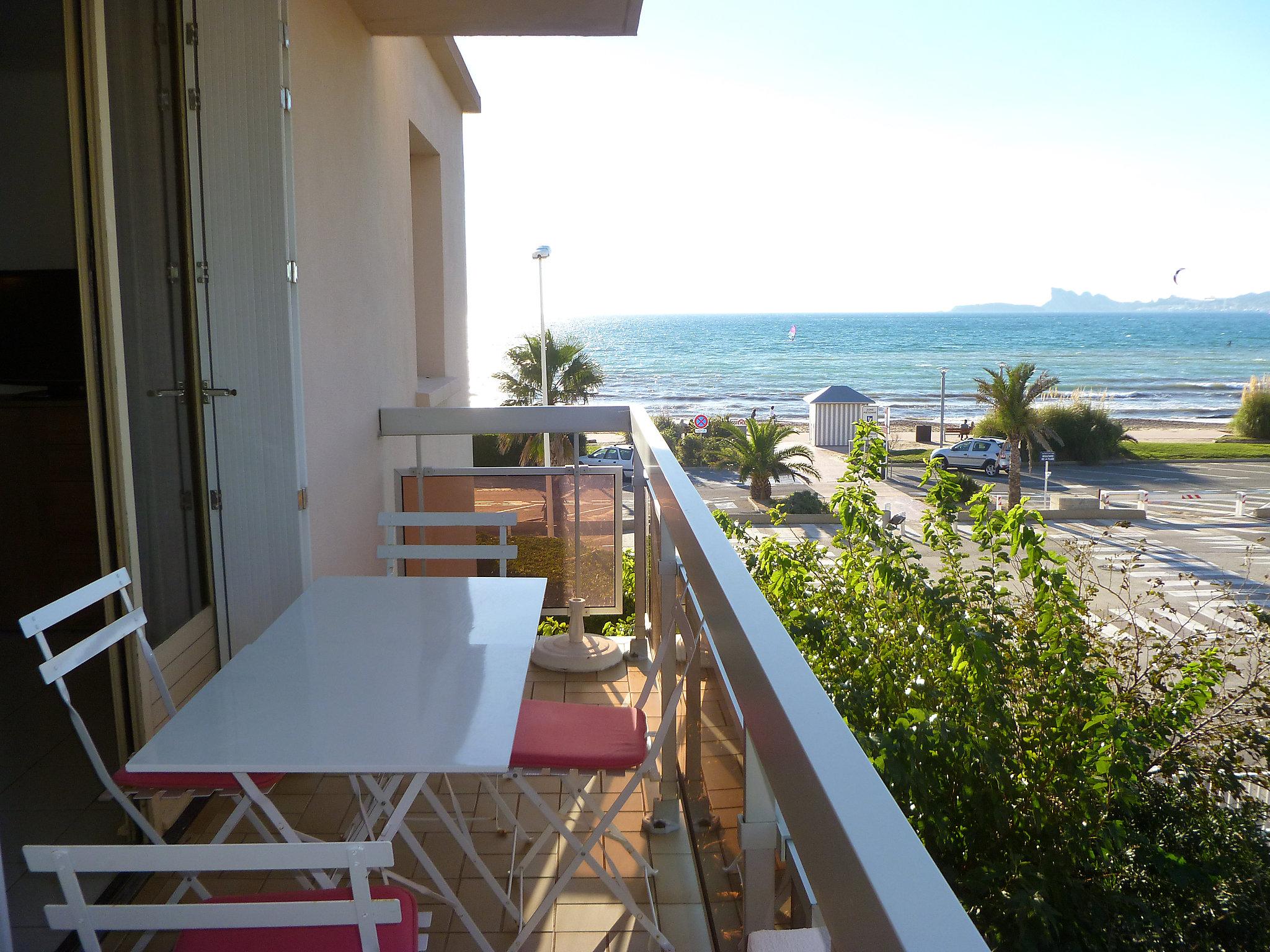 Foto 14 - Appartamento con 1 camera da letto a Saint-Cyr-sur-Mer con terrazza e vista mare