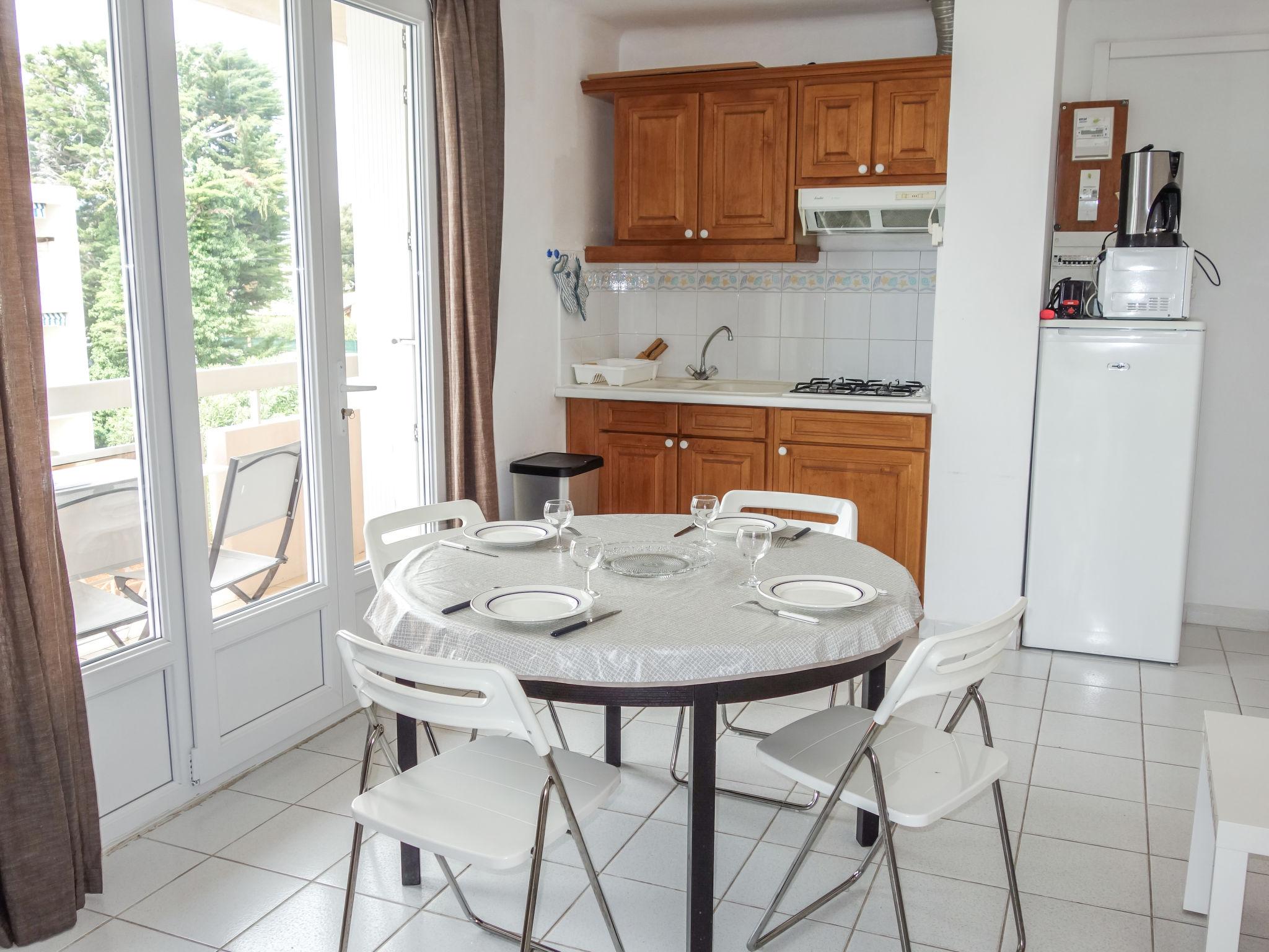 Foto 9 - Apartamento de 1 quarto em Saint-Cyr-sur-Mer com terraço e vistas do mar