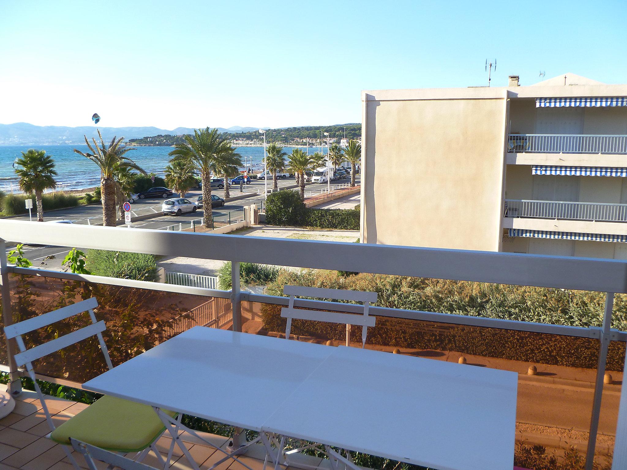 Foto 13 - Appartamento con 1 camera da letto a Saint-Cyr-sur-Mer con terrazza e vista mare