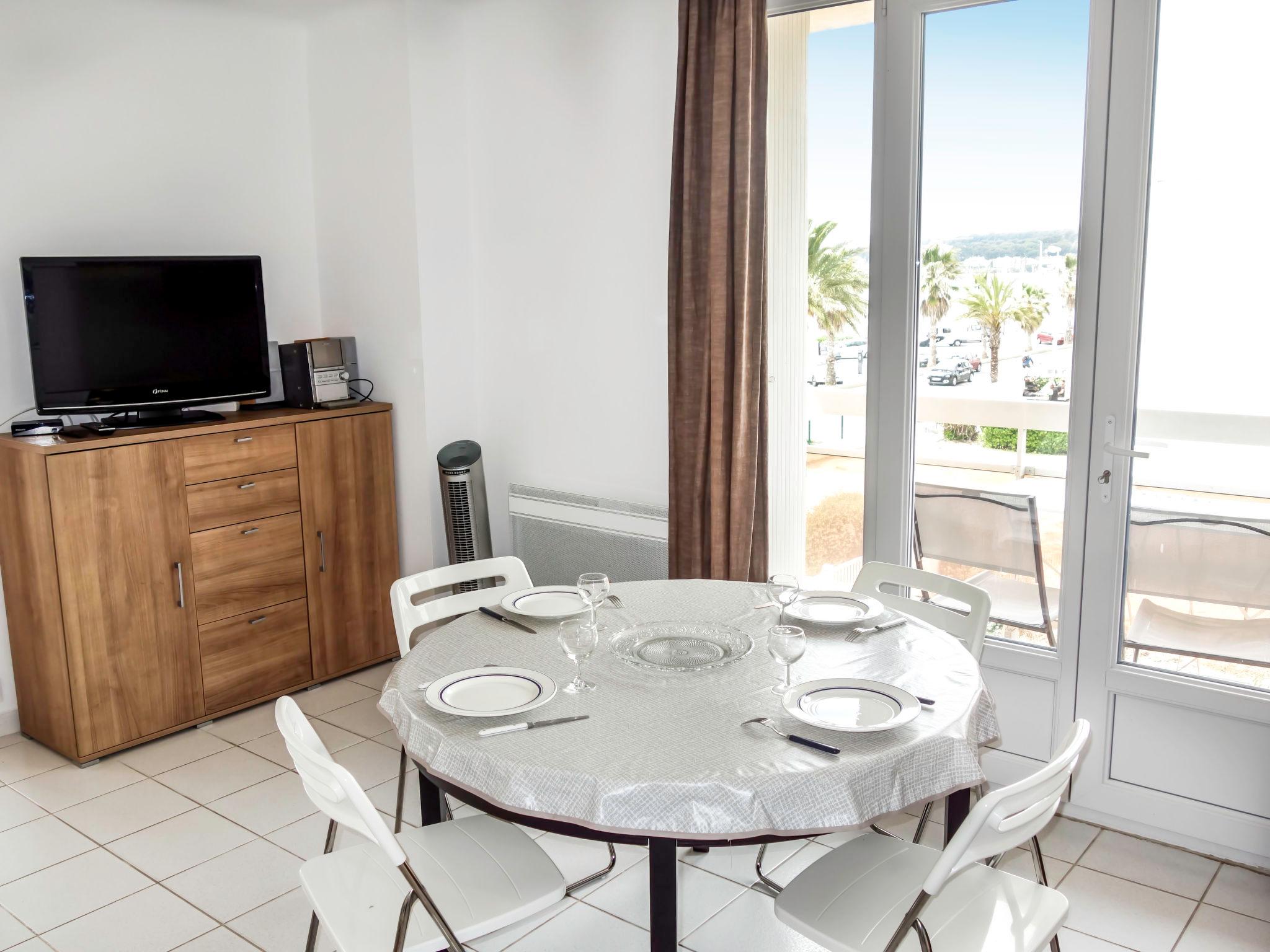 Foto 7 - Apartamento de 1 habitación en Saint-Cyr-sur-Mer con terraza y vistas al mar