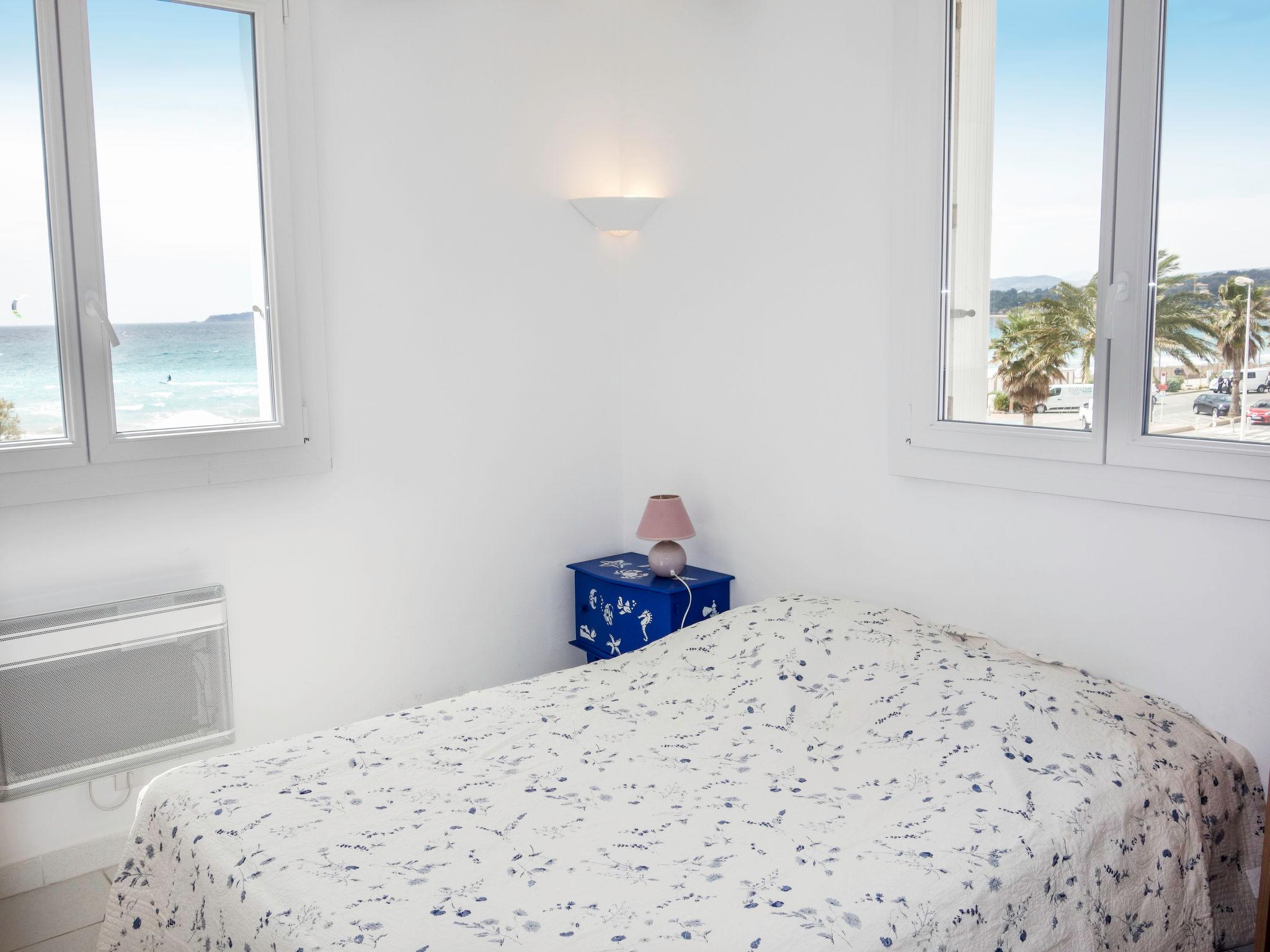 Foto 11 - Appartamento con 1 camera da letto a Saint-Cyr-sur-Mer con terrazza e vista mare