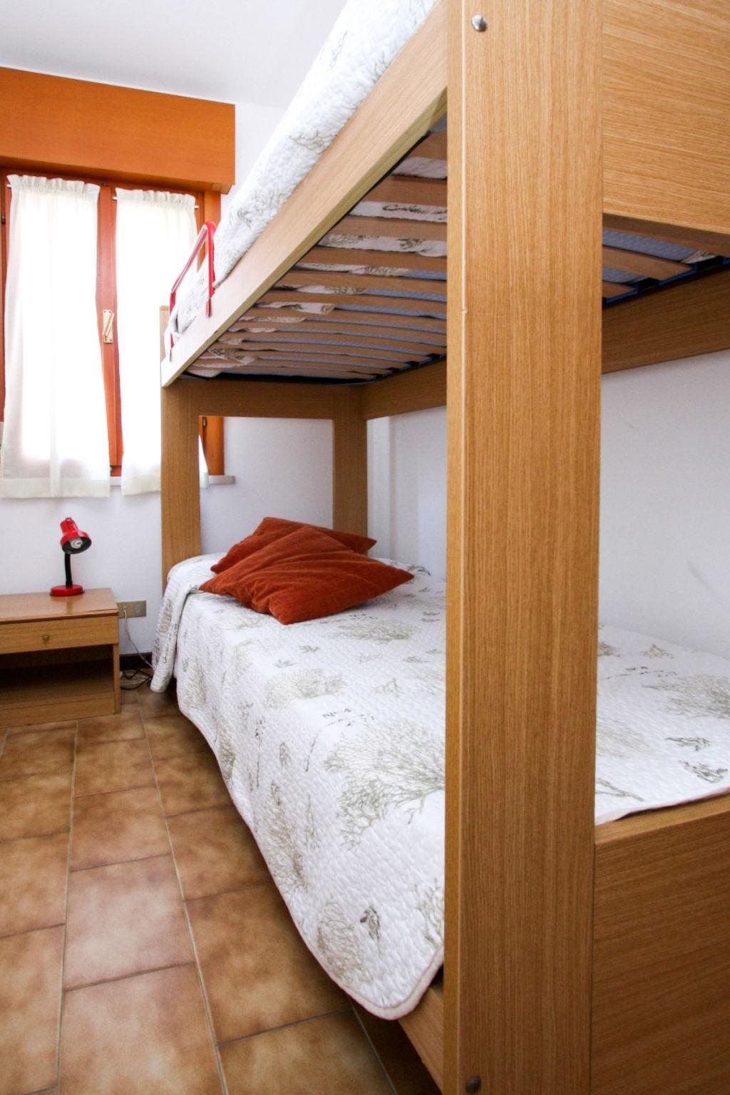 Foto 12 - Appartamento con 2 camere da letto a Lignano Sabbiadoro con piscina e vista mare