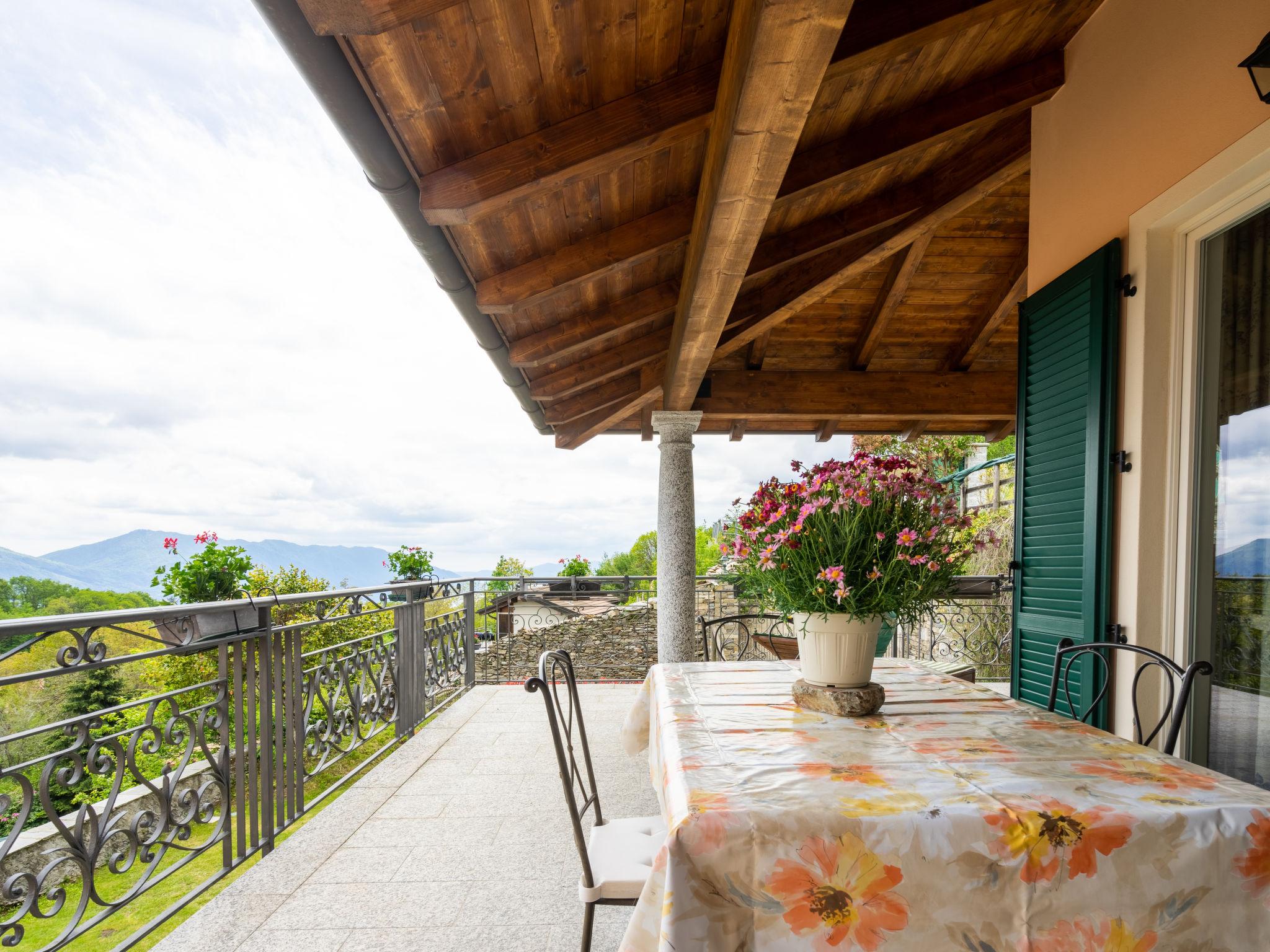 Foto 3 - Apartamento de 2 habitaciones en Trarego Viggiona con terraza y vistas a la montaña