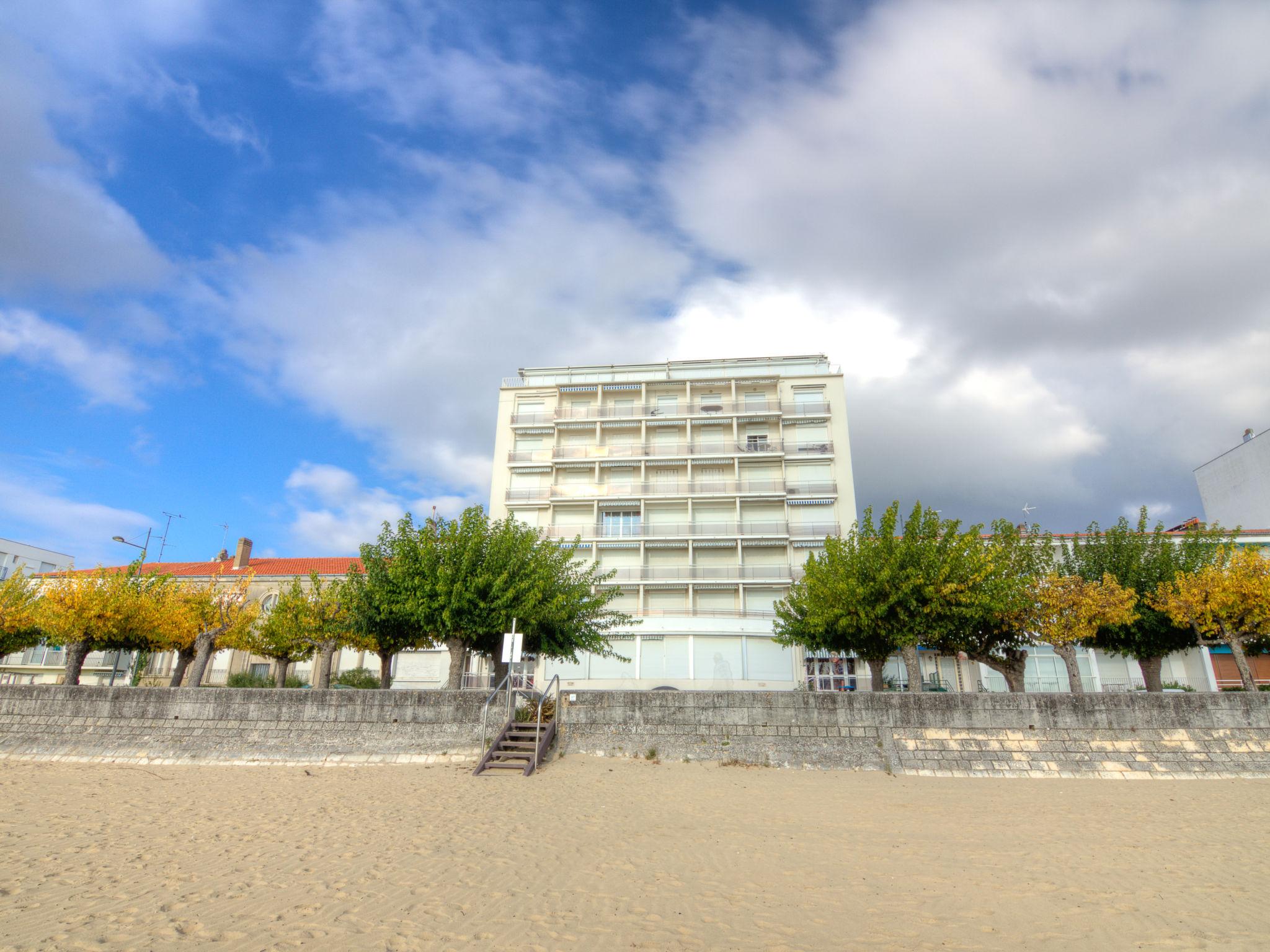 Foto 15 - Appartamento con 1 camera da letto a Royan con terrazza e vista mare