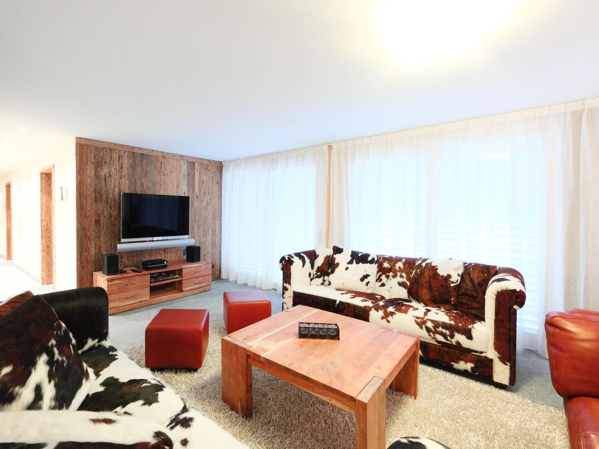 Photo 1 - 3 bedroom Apartment in Zermatt with sauna and hot tub