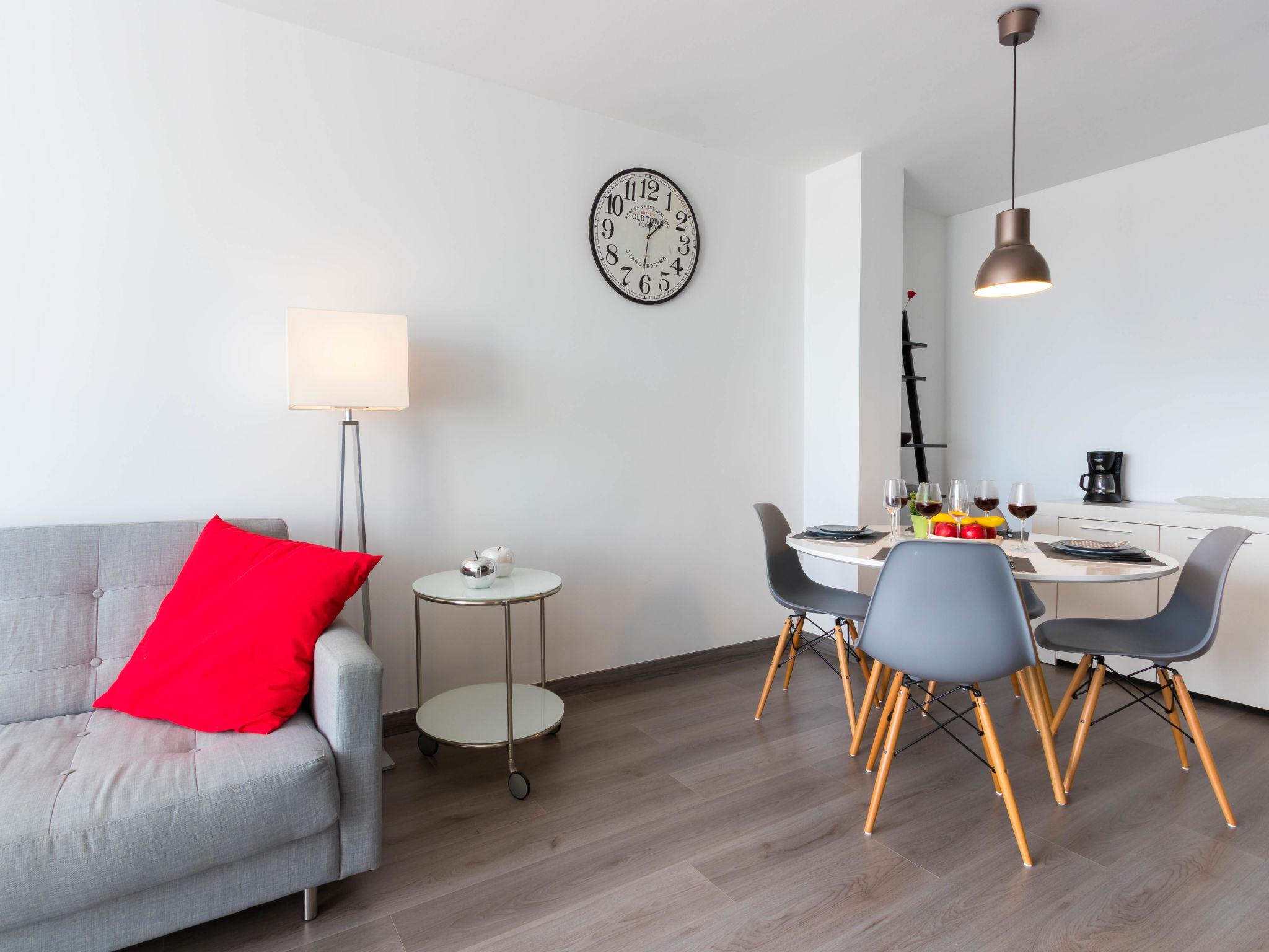 Foto 6 - Apartamento de 1 habitación en Castelló d'Empúries con vistas al mar