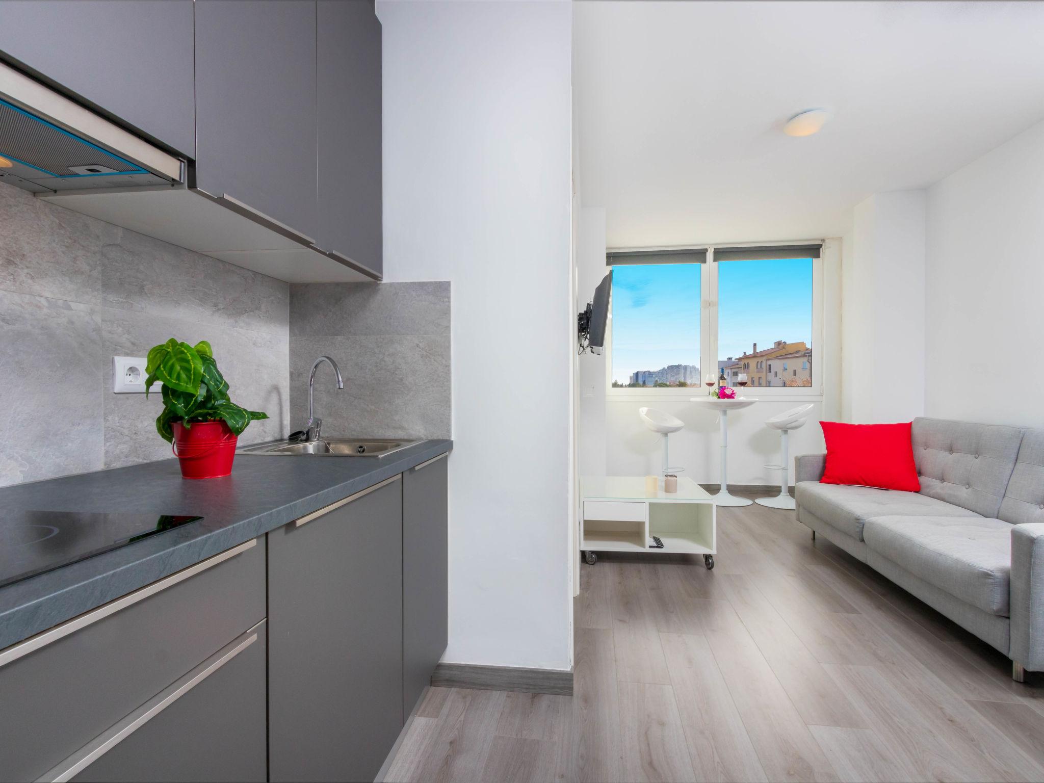 Foto 13 - Apartamento de 1 habitación en Castelló d'Empúries con vistas al mar