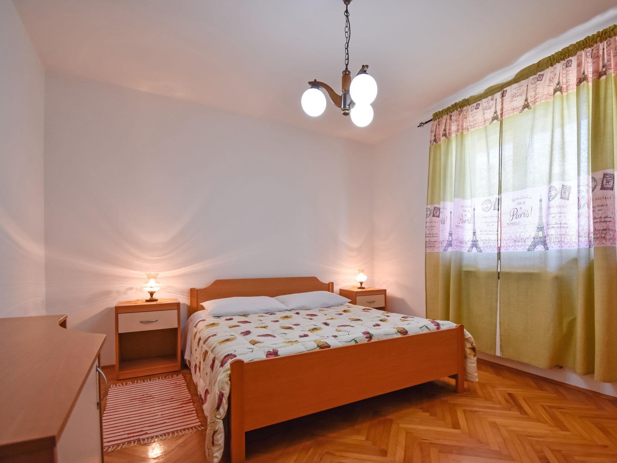 Foto 4 - Apartment mit 1 Schlafzimmer in Umag mit garten