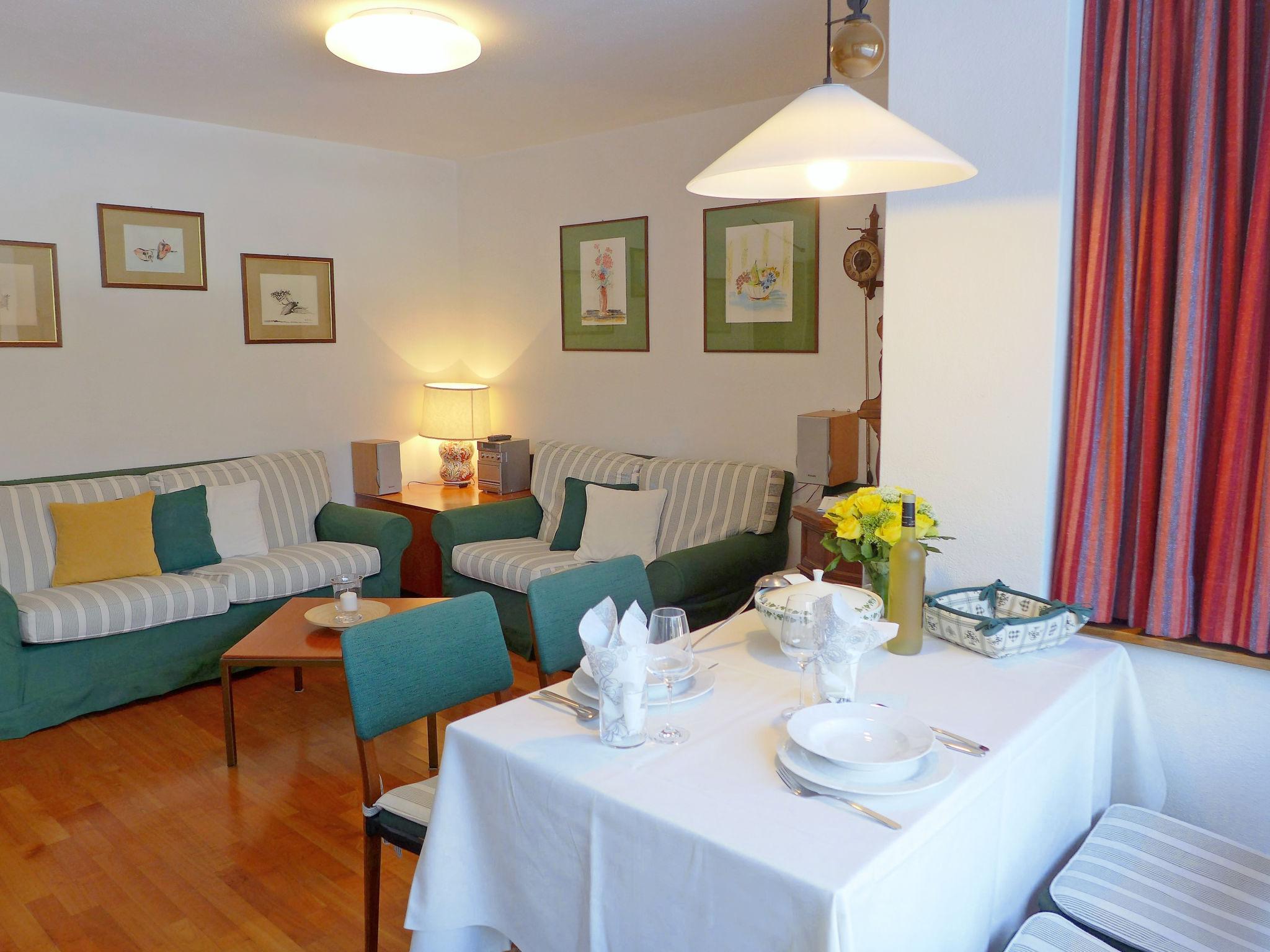 Foto 1 - Apartamento de 2 quartos em Sankt Moritz com jardim