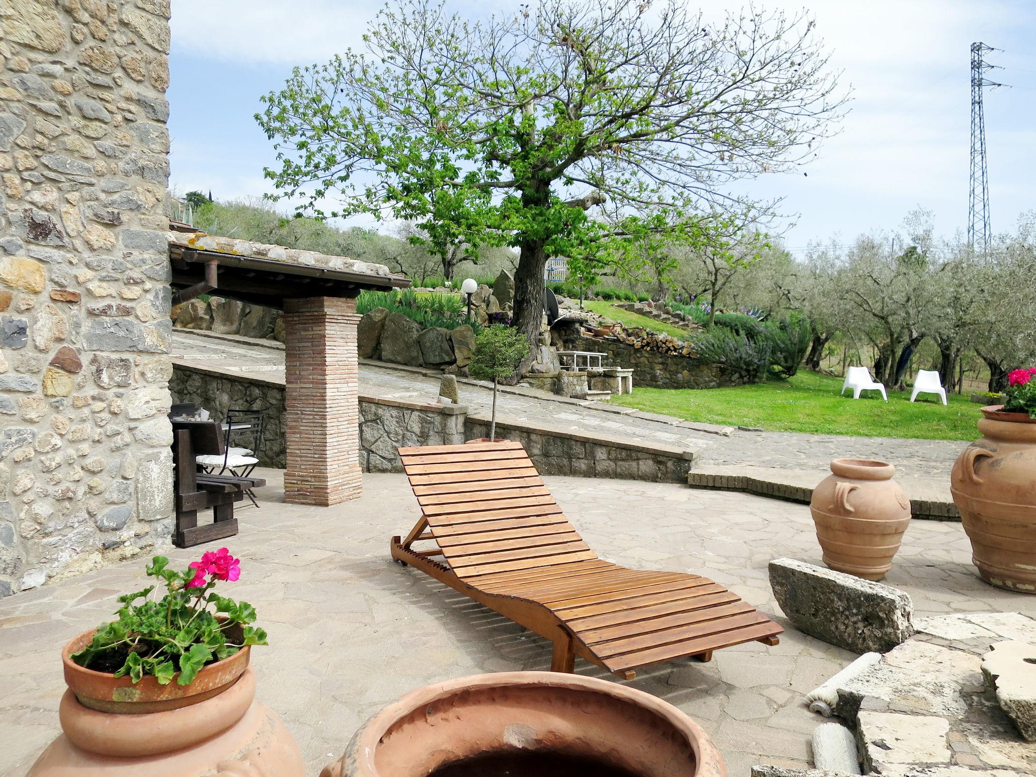 Foto 3 - Casa de 2 quartos em Bolsena com piscina privada e jardim