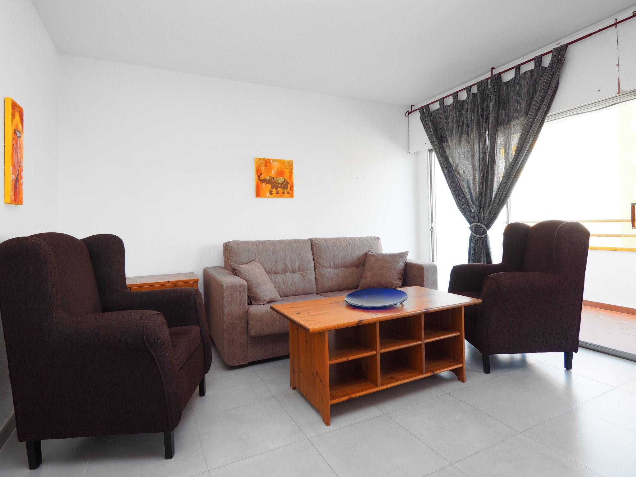 Photo 2 - 2 bedroom Apartment in Roses with swimming pool and garden