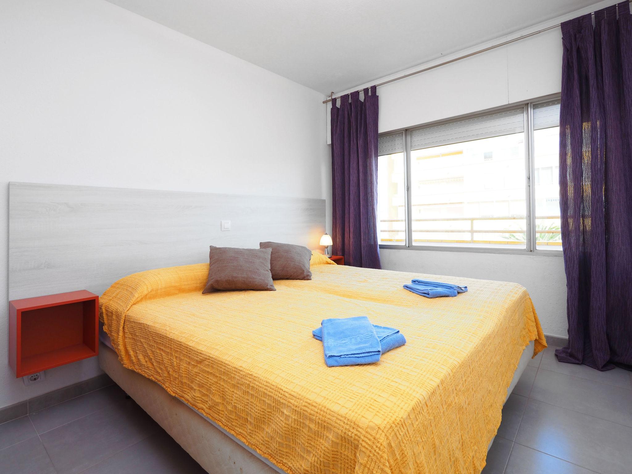 Foto 9 - Appartamento con 2 camere da letto a Roses con piscina e vista mare