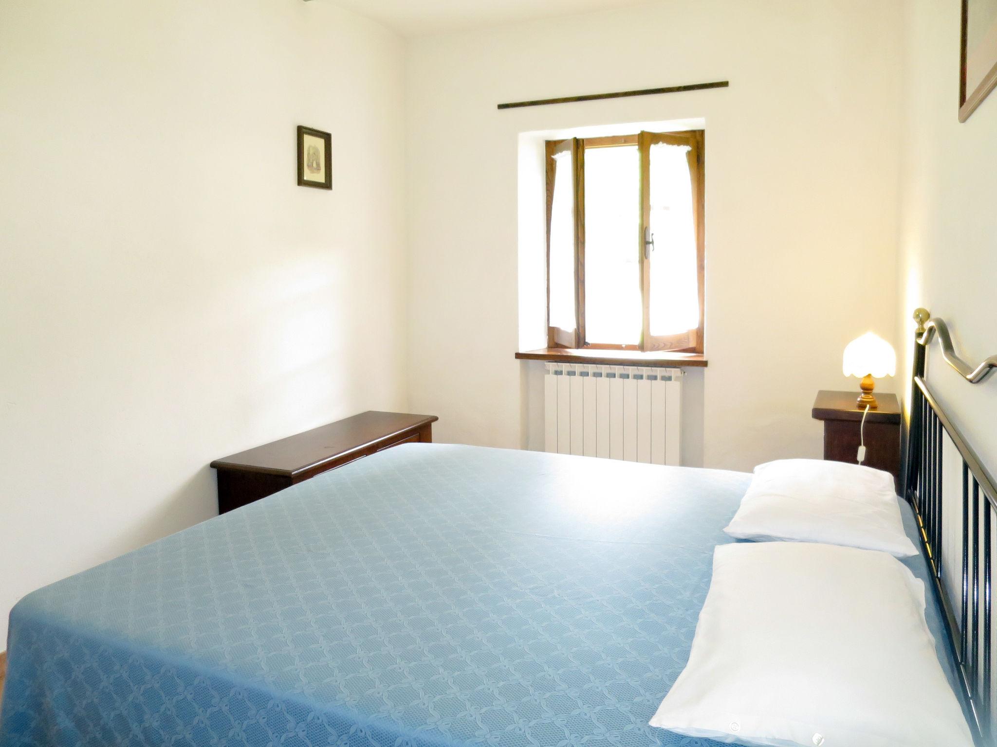 Foto 11 - Apartment mit 1 Schlafzimmer in Lisciano Niccone mit schwimmbad und blick auf die berge