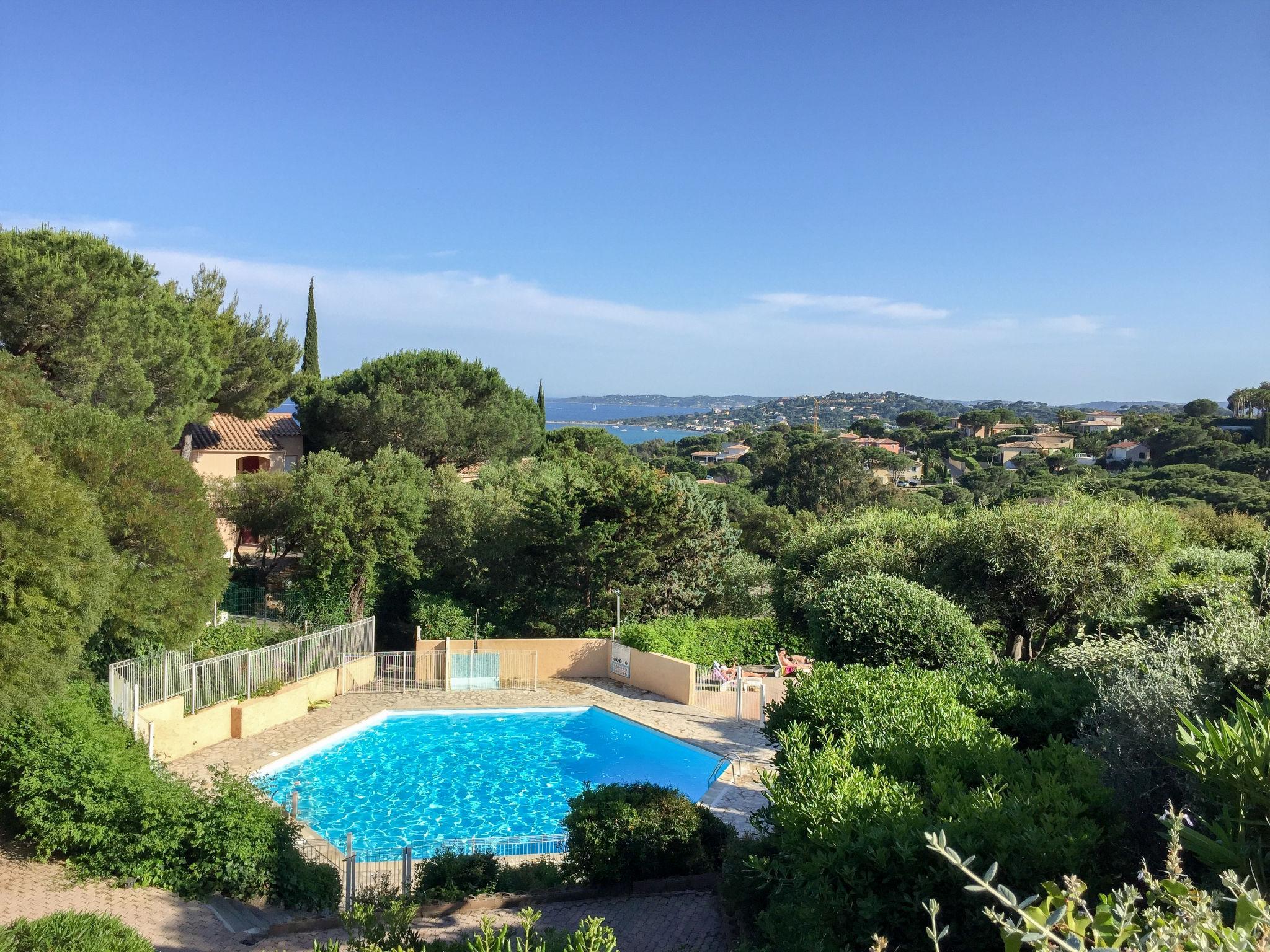 Foto 4 - Apartamento de 1 habitación en Sainte-Maxime con piscina y vistas al mar