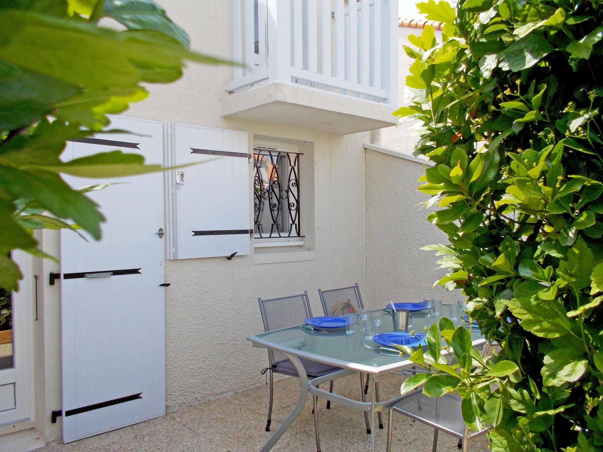 Foto 2 - Casa de 2 habitaciones en Vaux-sur-Mer con piscina y jardín