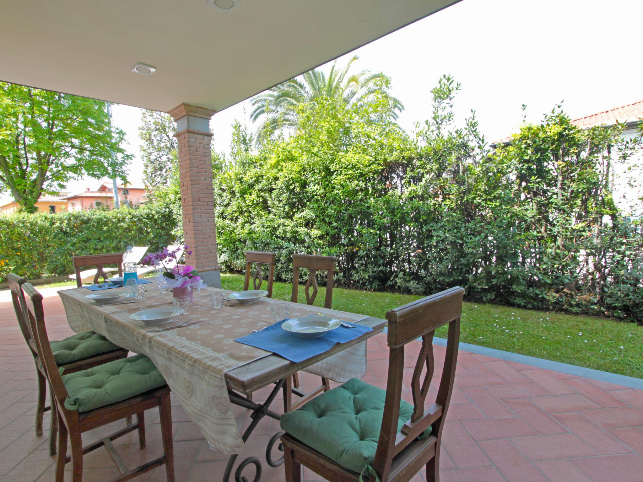 Photo 3 - Maison de 4 chambres à Forte dei Marmi avec jardin et terrasse