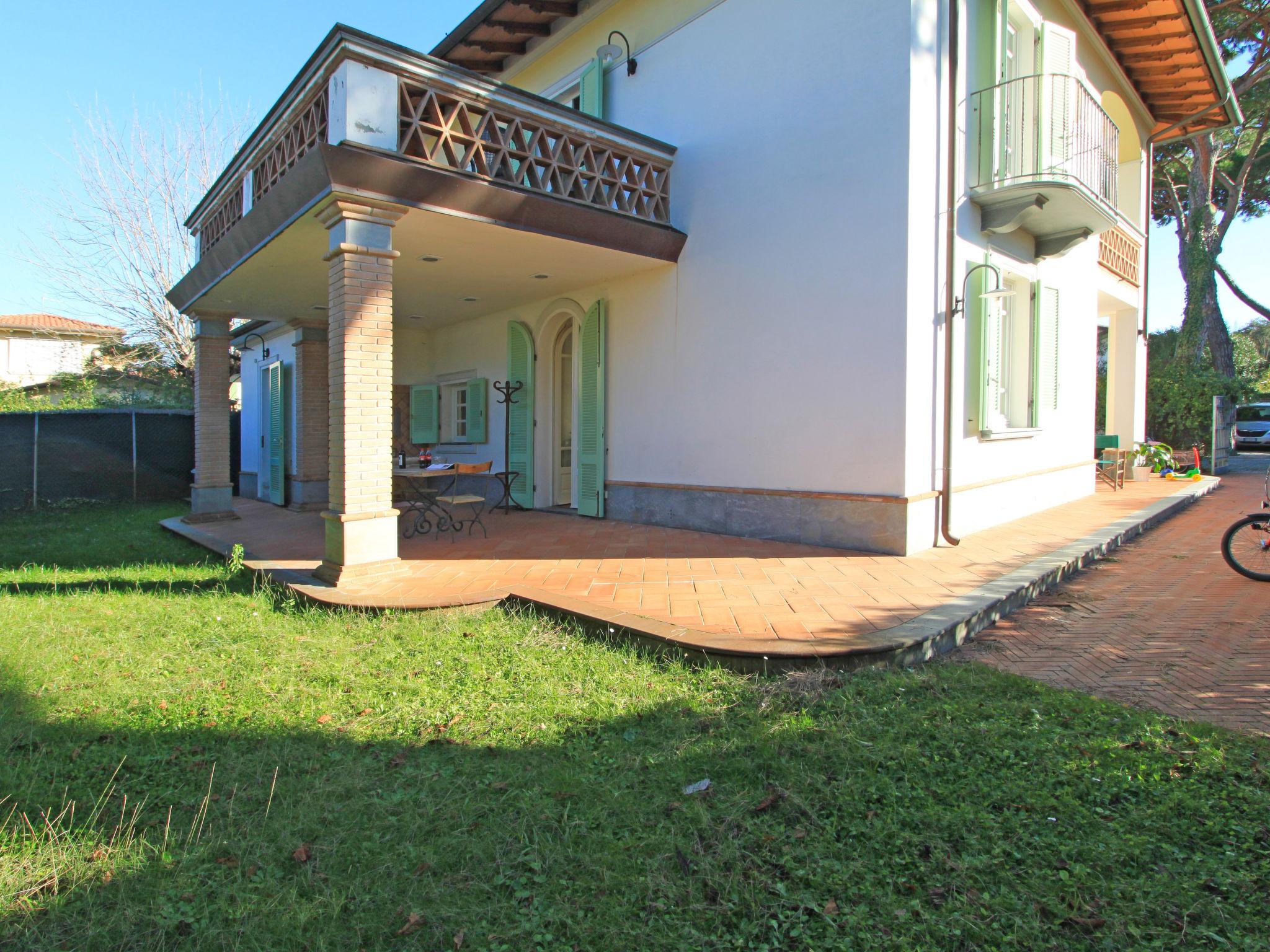 Foto 21 - Casa de 4 habitaciones en Forte dei Marmi con jardín y terraza