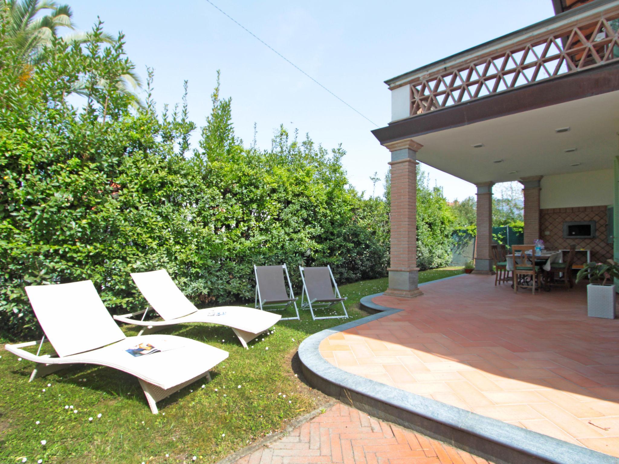 Foto 4 - Haus mit 4 Schlafzimmern in Forte dei Marmi mit garten und terrasse