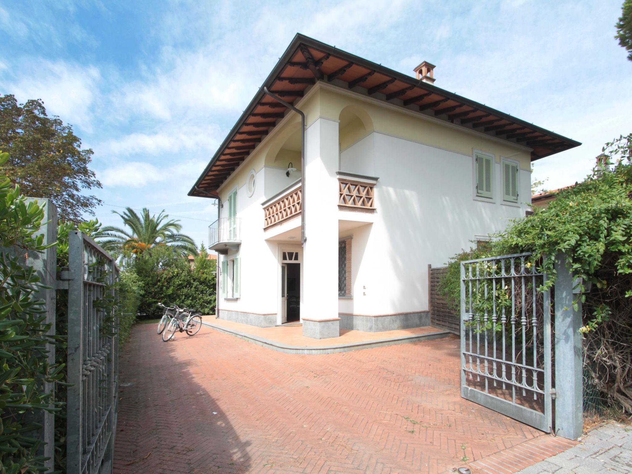 Foto 1 - Casa de 4 habitaciones en Forte dei Marmi con jardín y terraza