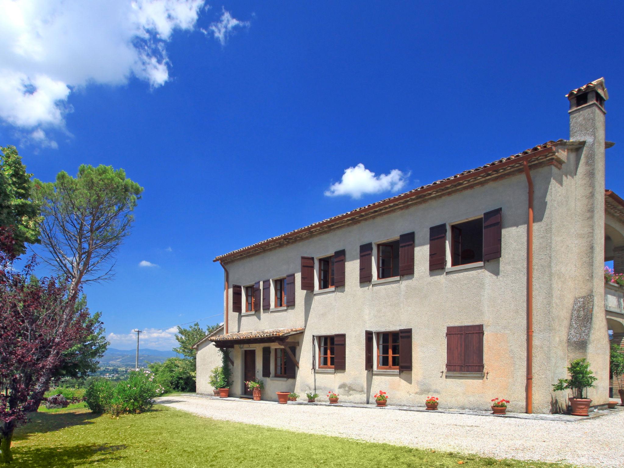 Foto 2 - Casa con 5 camere da letto a Citerna con piscina privata e giardino