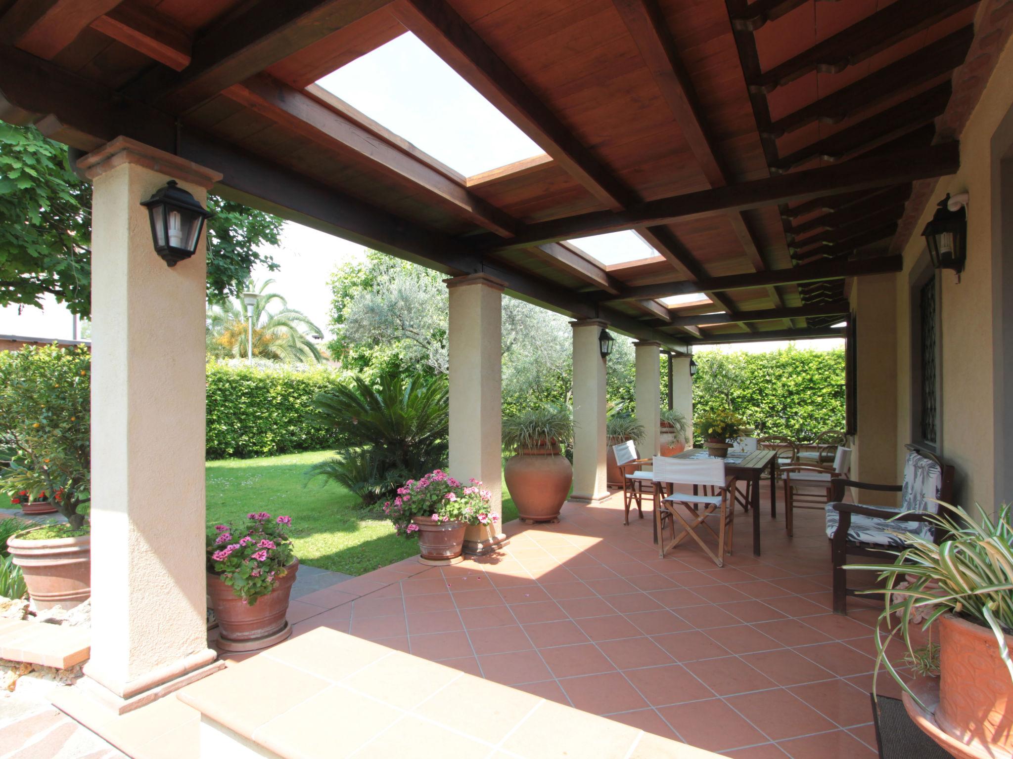 Photo 5 - 4 bedroom House in Forte dei Marmi with garden and sea view