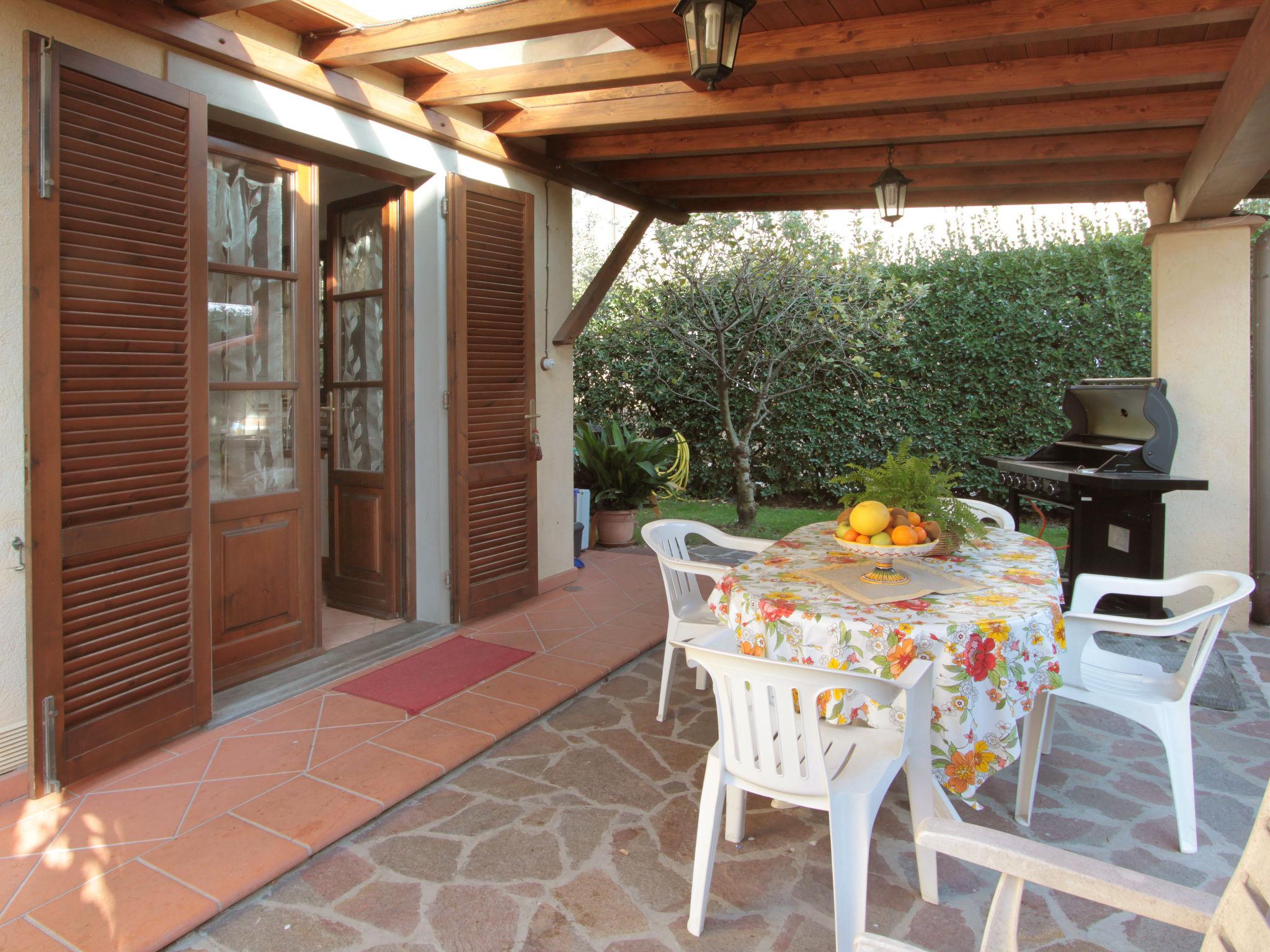 Photo 28 - 4 bedroom House in Forte dei Marmi with garden