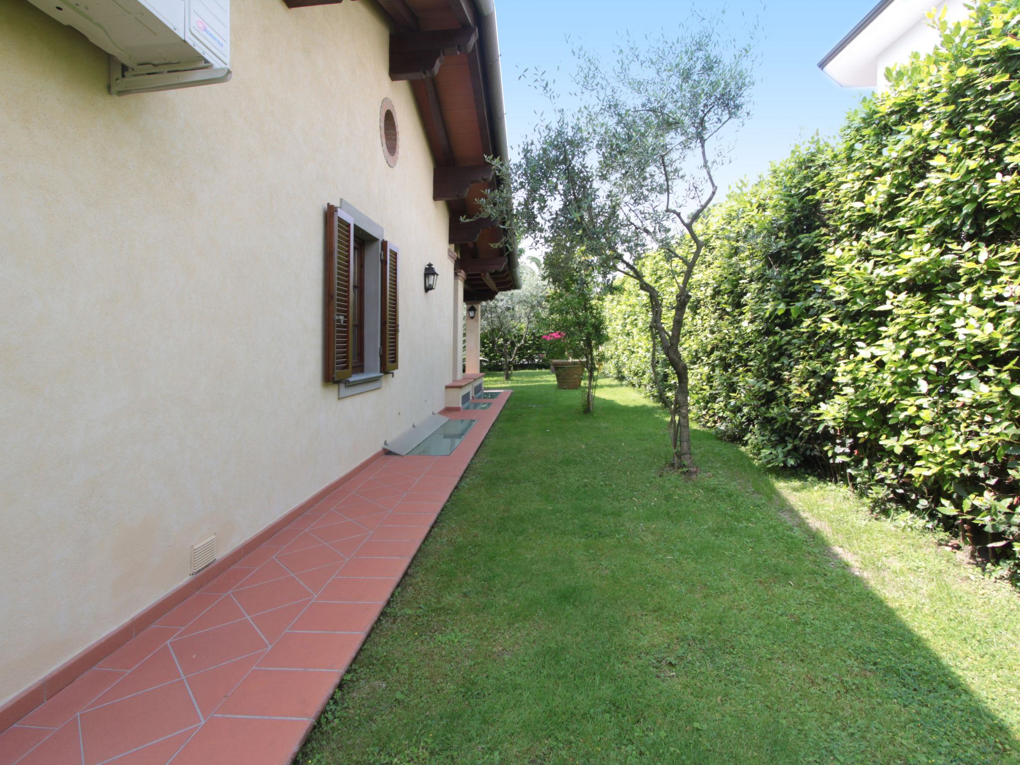 Photo 27 - Maison de 4 chambres à Forte dei Marmi avec jardin et vues à la mer