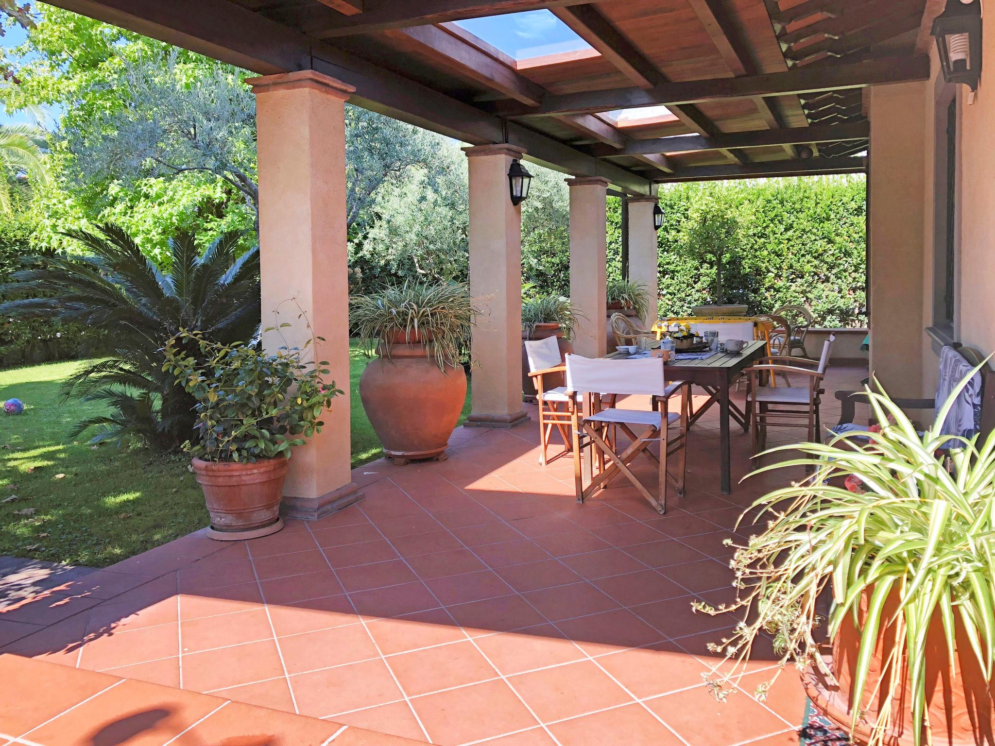 Photo 29 - 4 bedroom House in Forte dei Marmi with garden and sea view