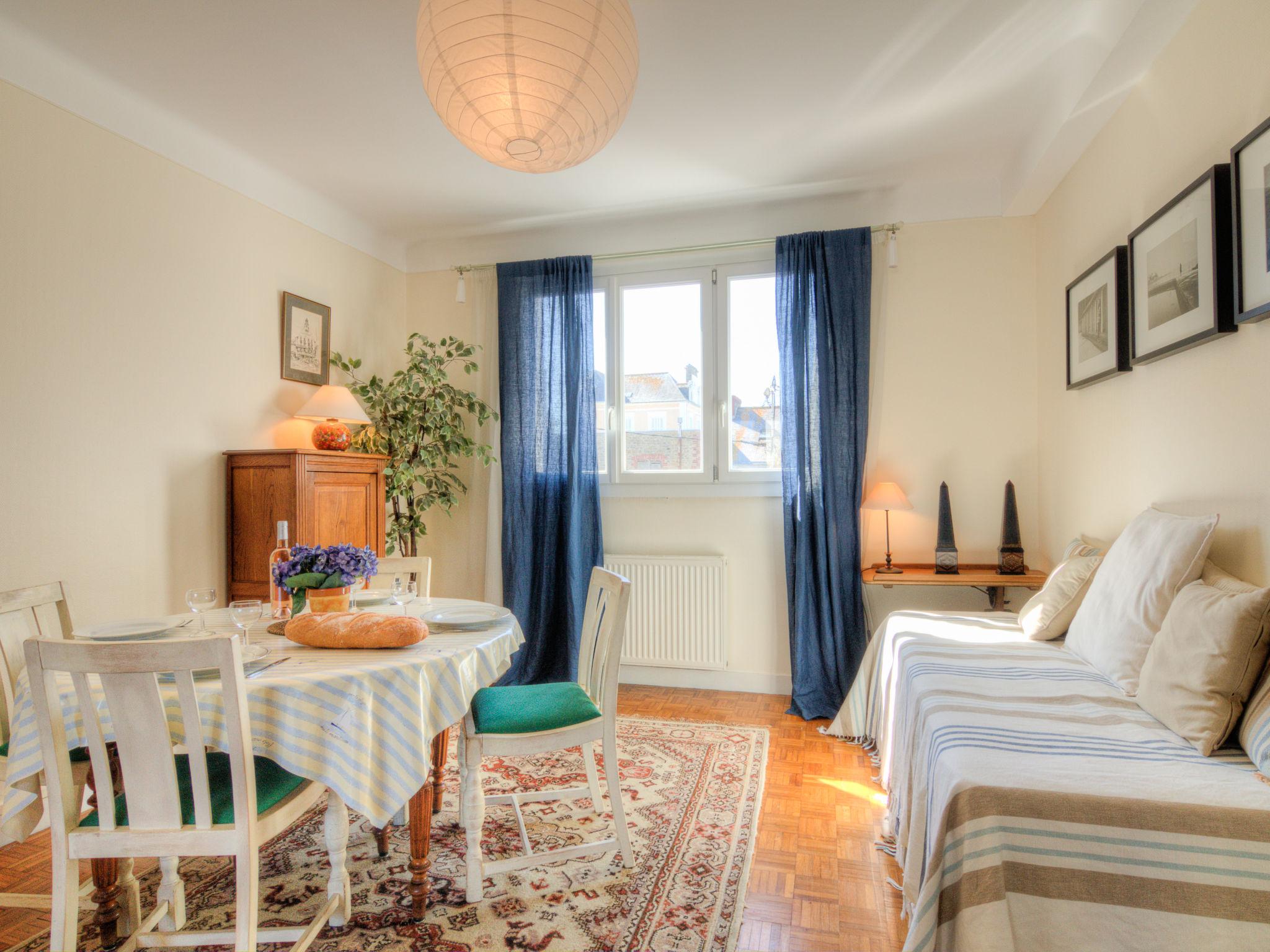 Foto 11 - Apartamento de 1 habitación en Dinard con vistas al mar