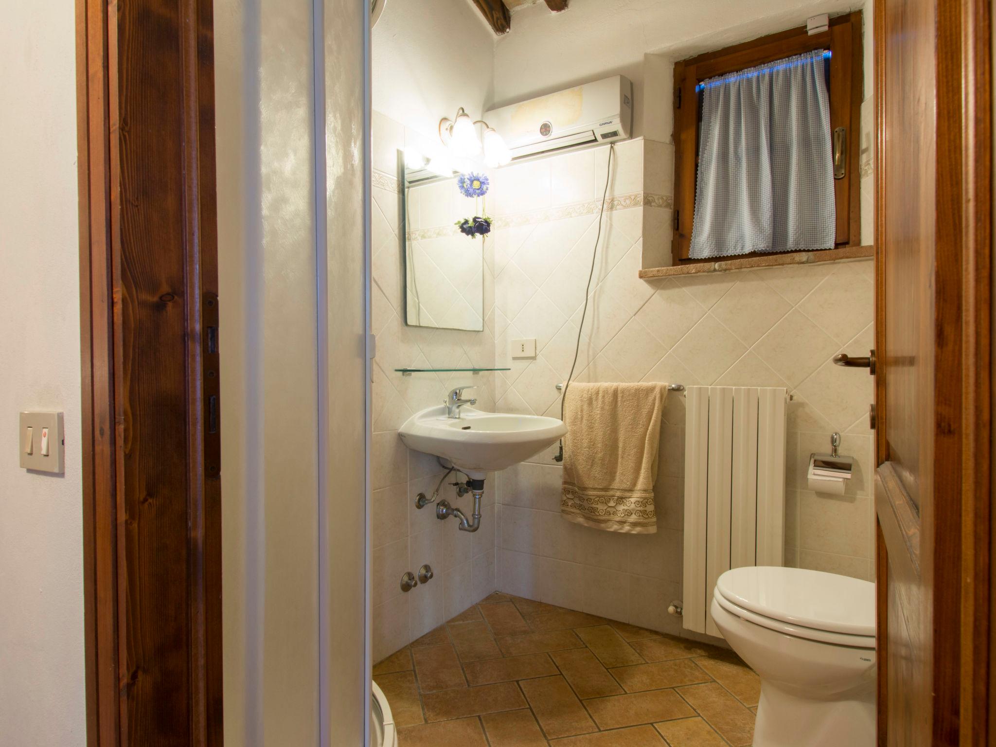 Photo 15 - 2 bedroom House in Cecina with private pool and garden