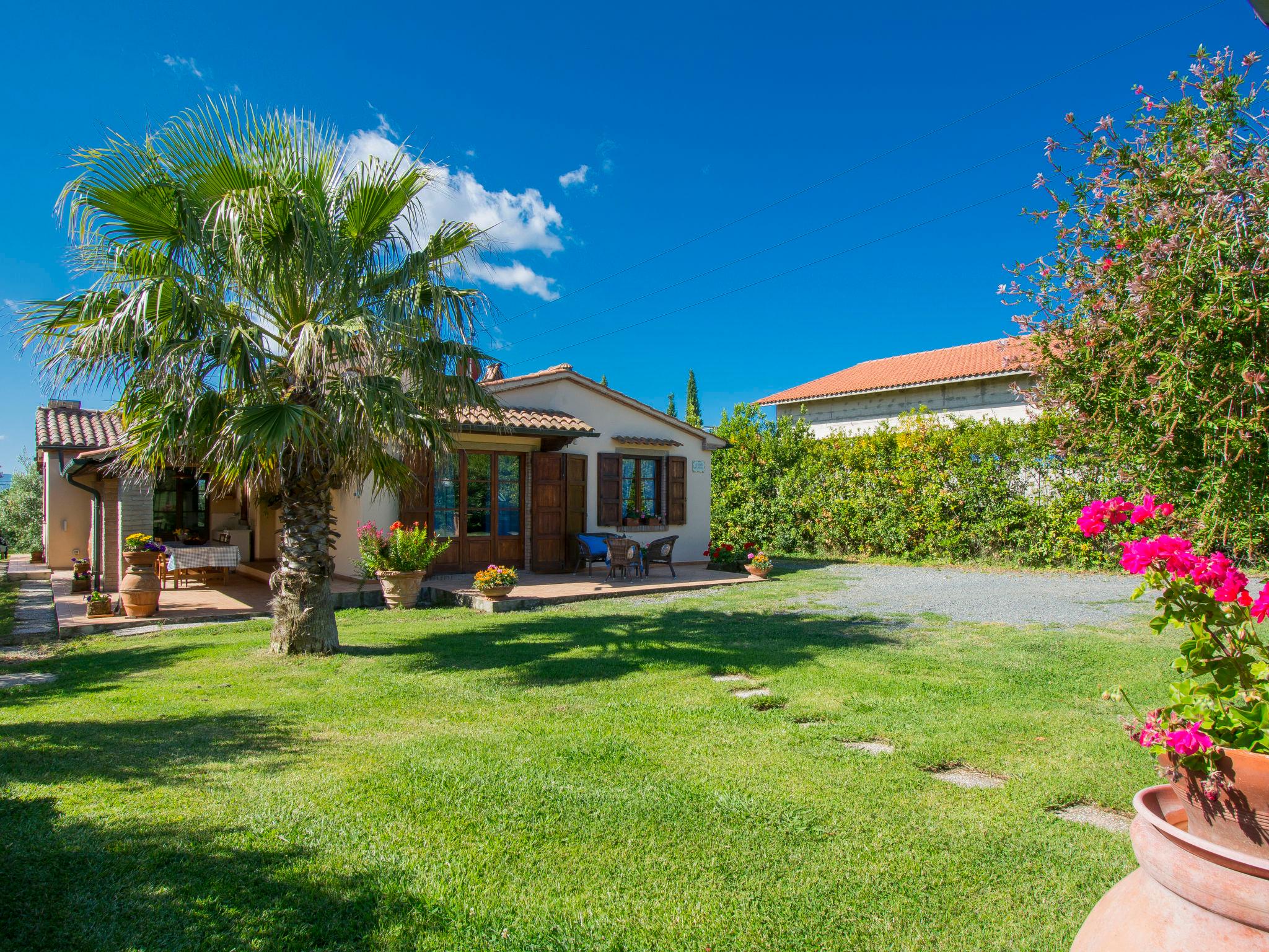 Photo 2 - Maison de 2 chambres à Cecina avec piscine privée et vues à la mer