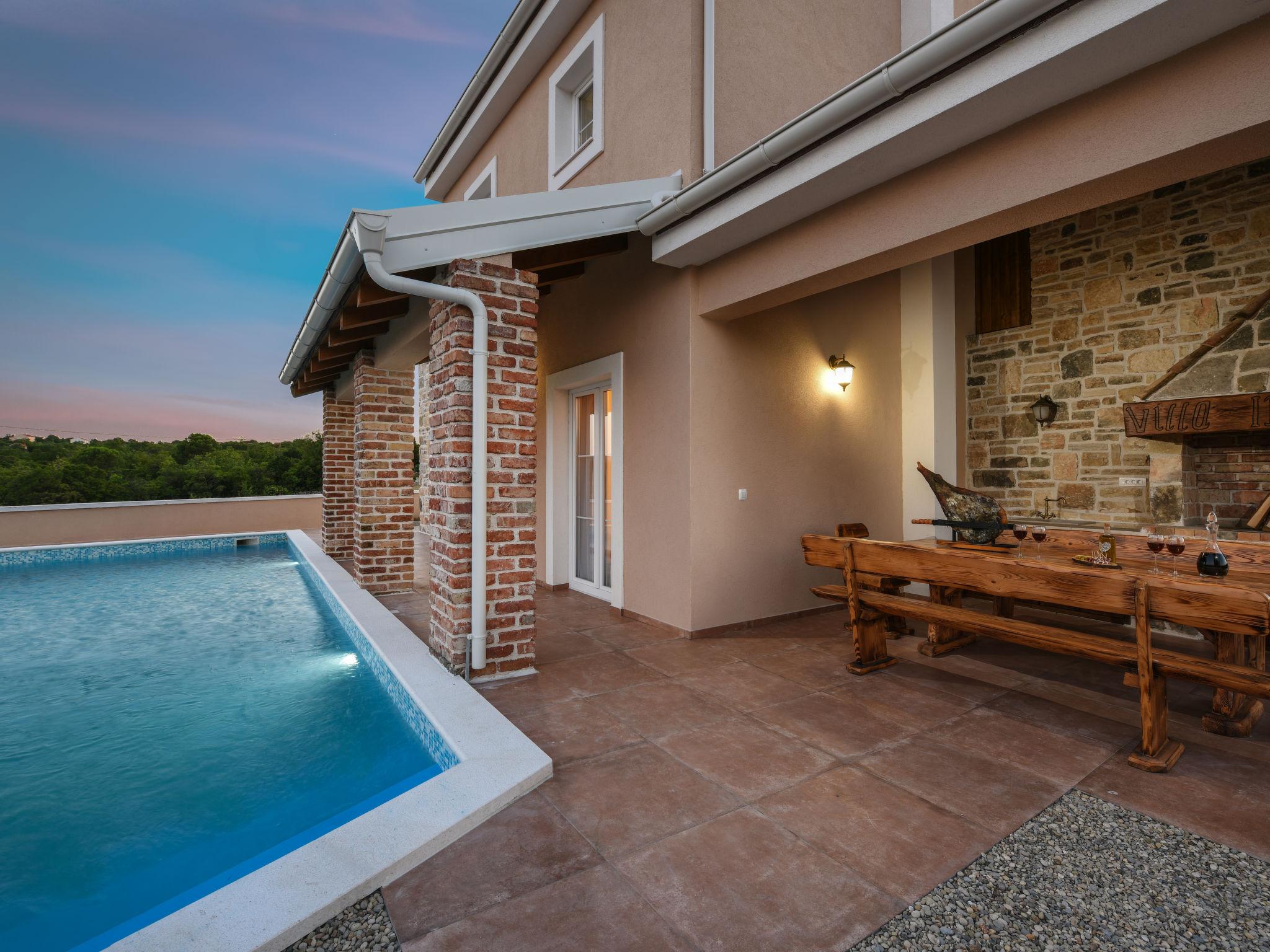 Photo 38 - Maison de 3 chambres à Novigrad avec piscine privée et terrasse