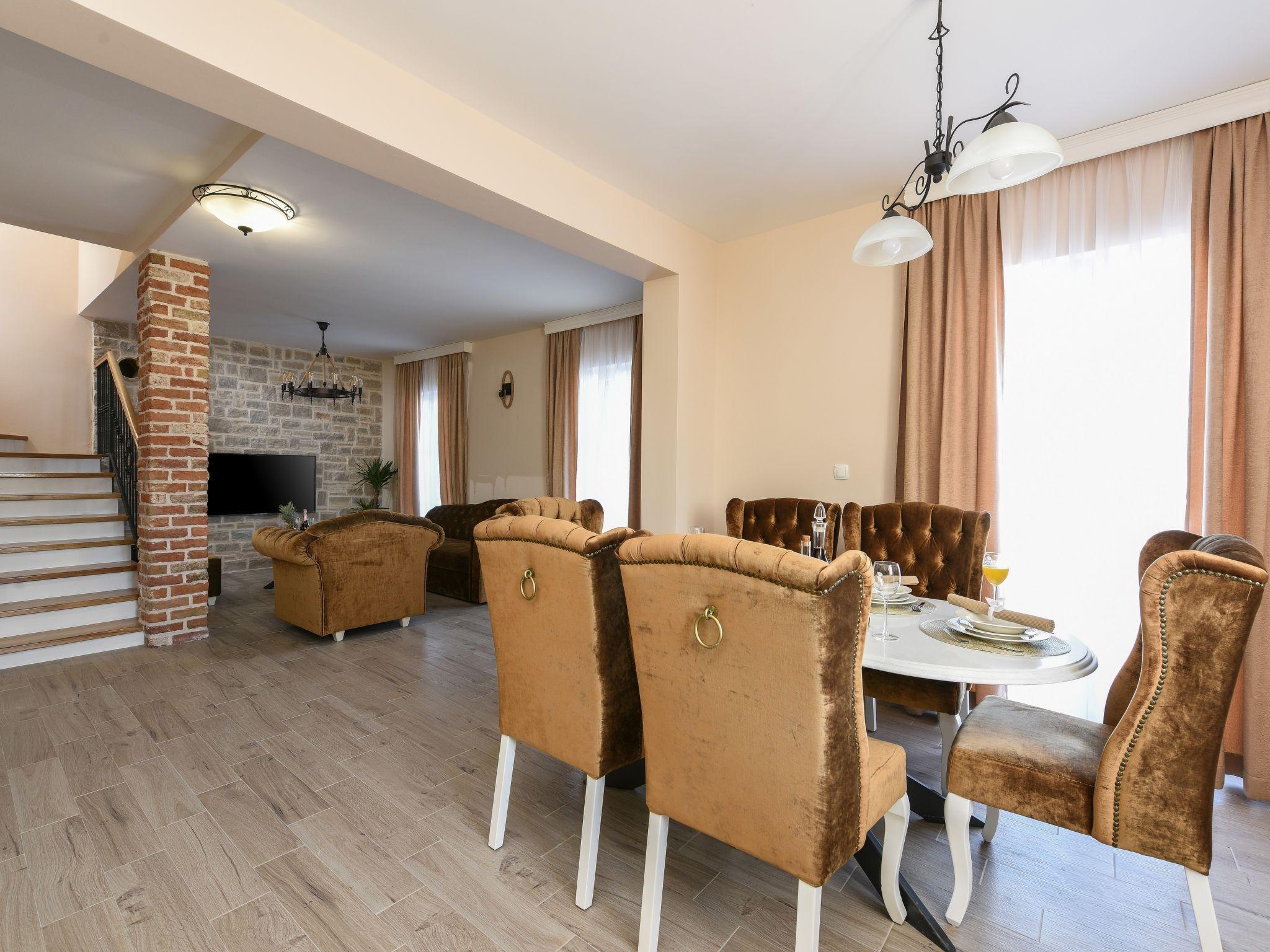 Photo 5 - 3 bedroom House in Novigrad with private pool and terrace