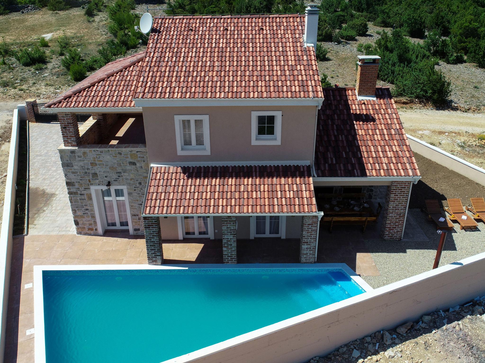 Foto 37 - Casa de 3 quartos em Novigrad com piscina privada e terraço