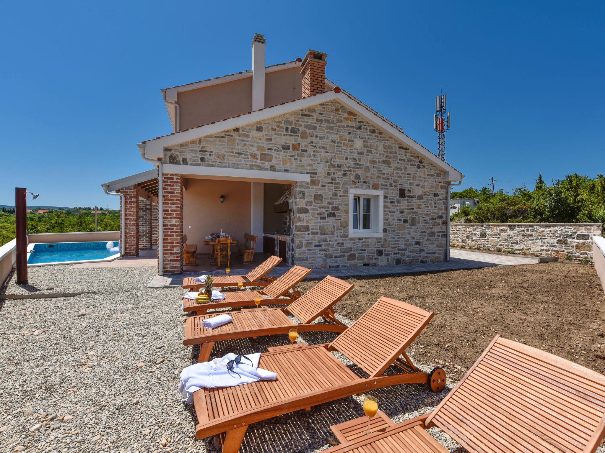 Photo 3 - Maison de 3 chambres à Novigrad avec piscine privée et vues à la mer